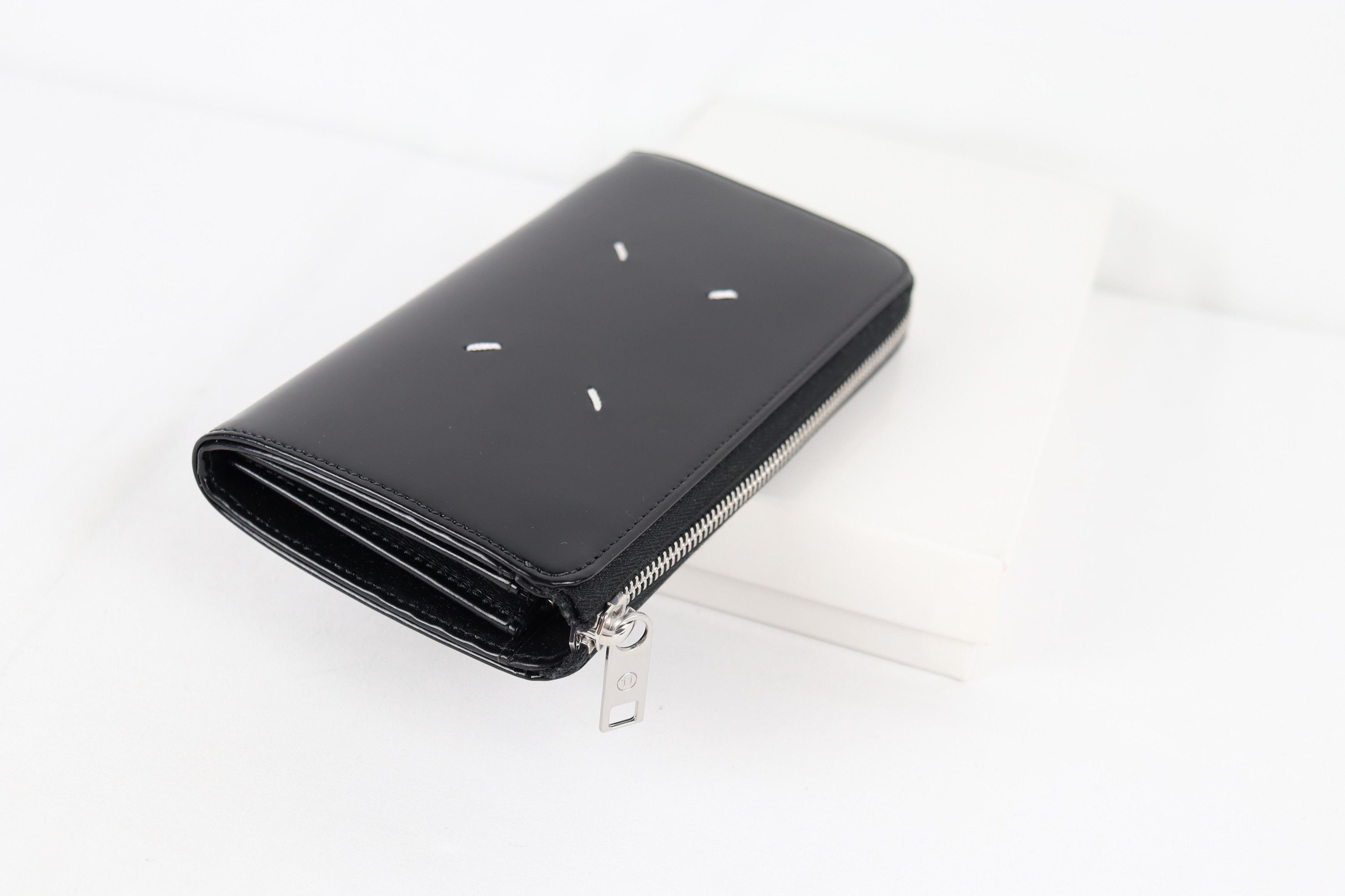 Maison Margiela o1rshd10924 Q.2 / Logo Zip Wallet in Black Size ONE SIZE - 1 Thumbnail