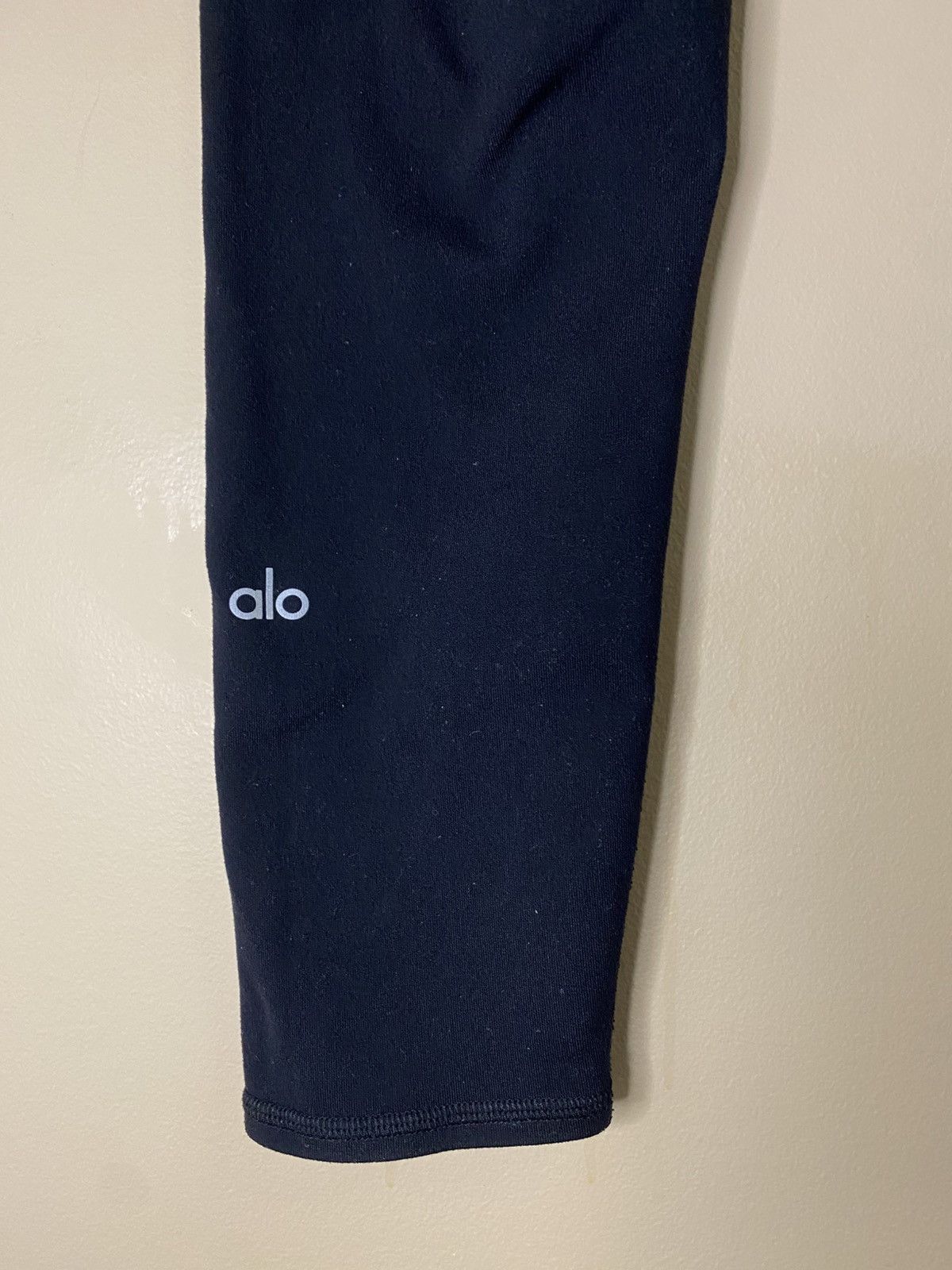Alo Yoga ALO Yoga Black High-Waisted Airbrush Capri Leggings Size 27" / US 4 / IT 40 - 11 Thumbnail