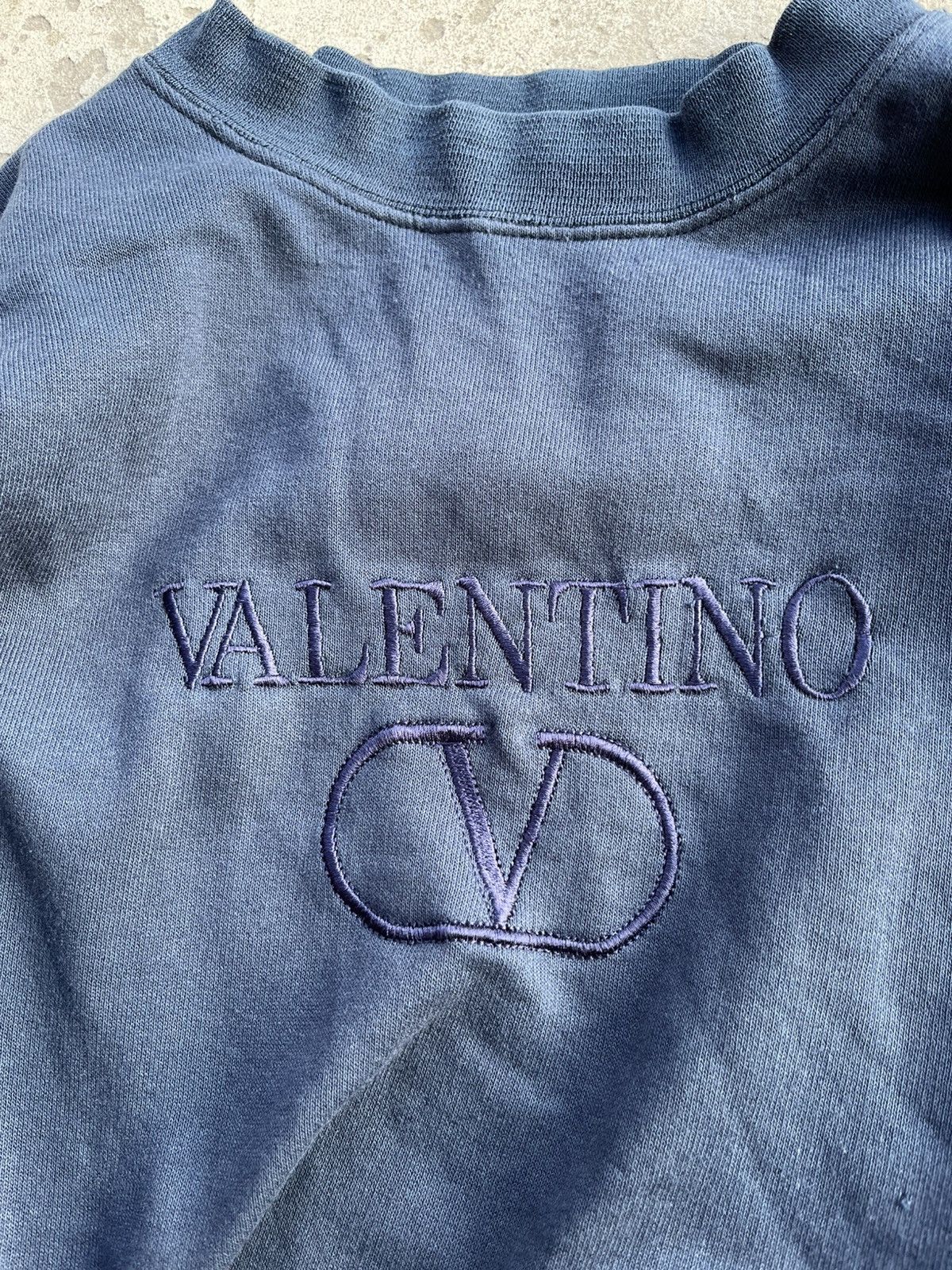 Japanese Brand × Valentino × Vintage 90s Valentino Big Logo Faded Cropped Baggy Boxy Sweatshirt Size US S / EU 44-46 / 1 - 6 Thumbnail
