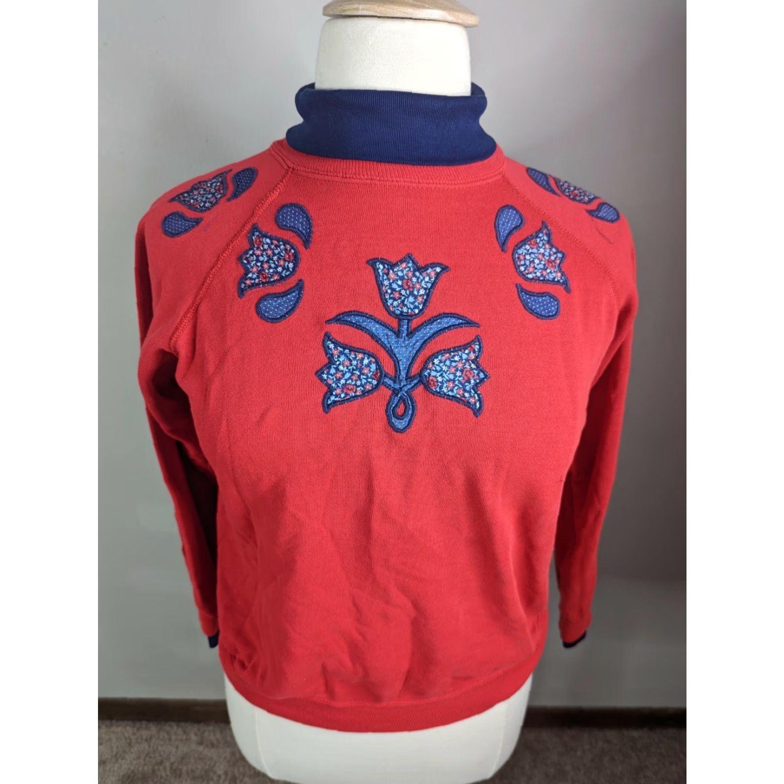 Hanes VINTAGE Hanes Sweatshirt Raglan Floral Tulip Quilt XL Red Crew Neck Pullover All Seasons Easy Care Women 90s | Womens Size XL / US 12-14 / IT 48-50 - 3 Thumbnail
