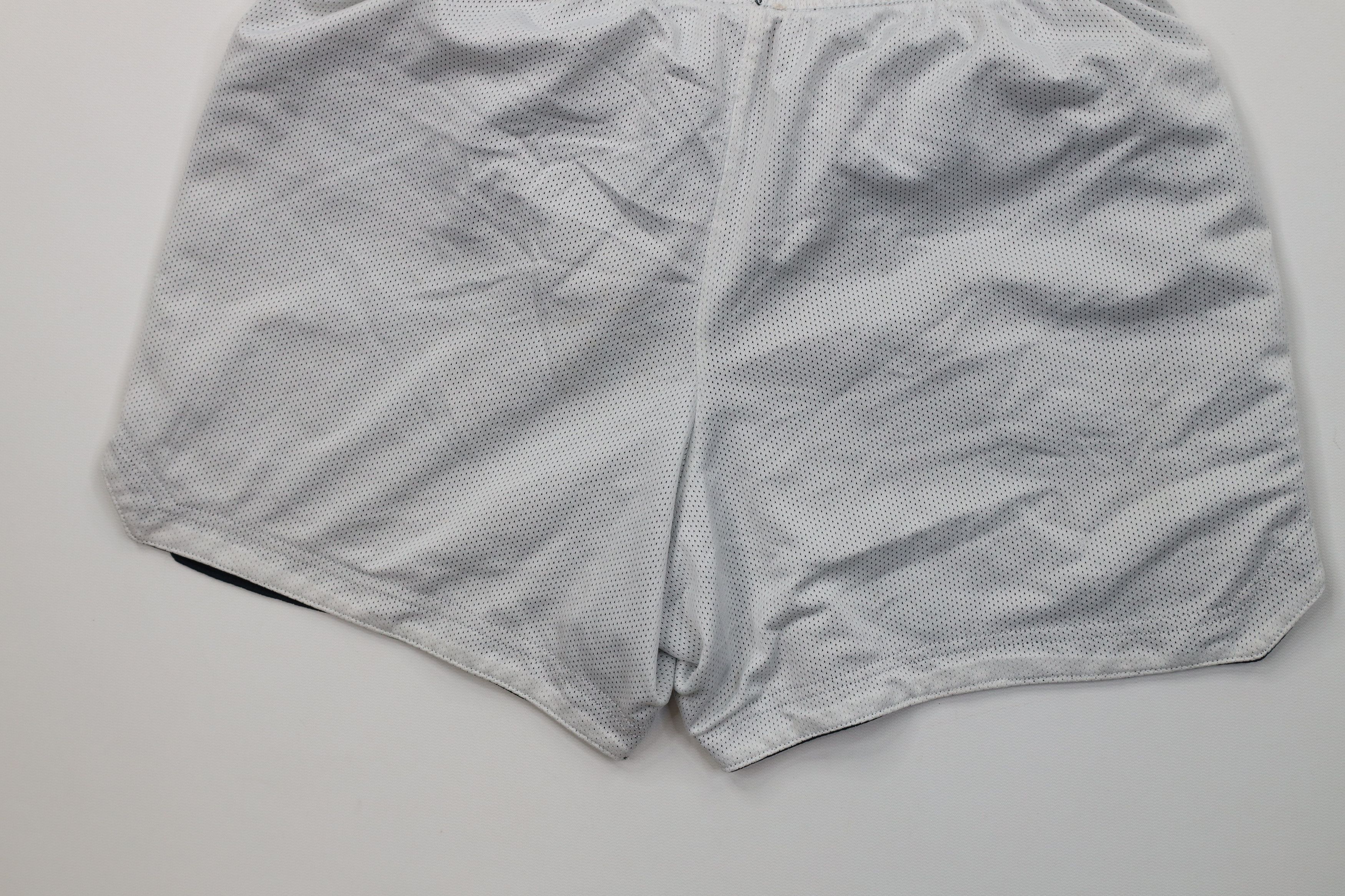 Nike Vintage Nike Reversible Mini Swoosh Running Soccer Shorts Size 28" / US 6 / IT 42 - 6 Thumbnail
