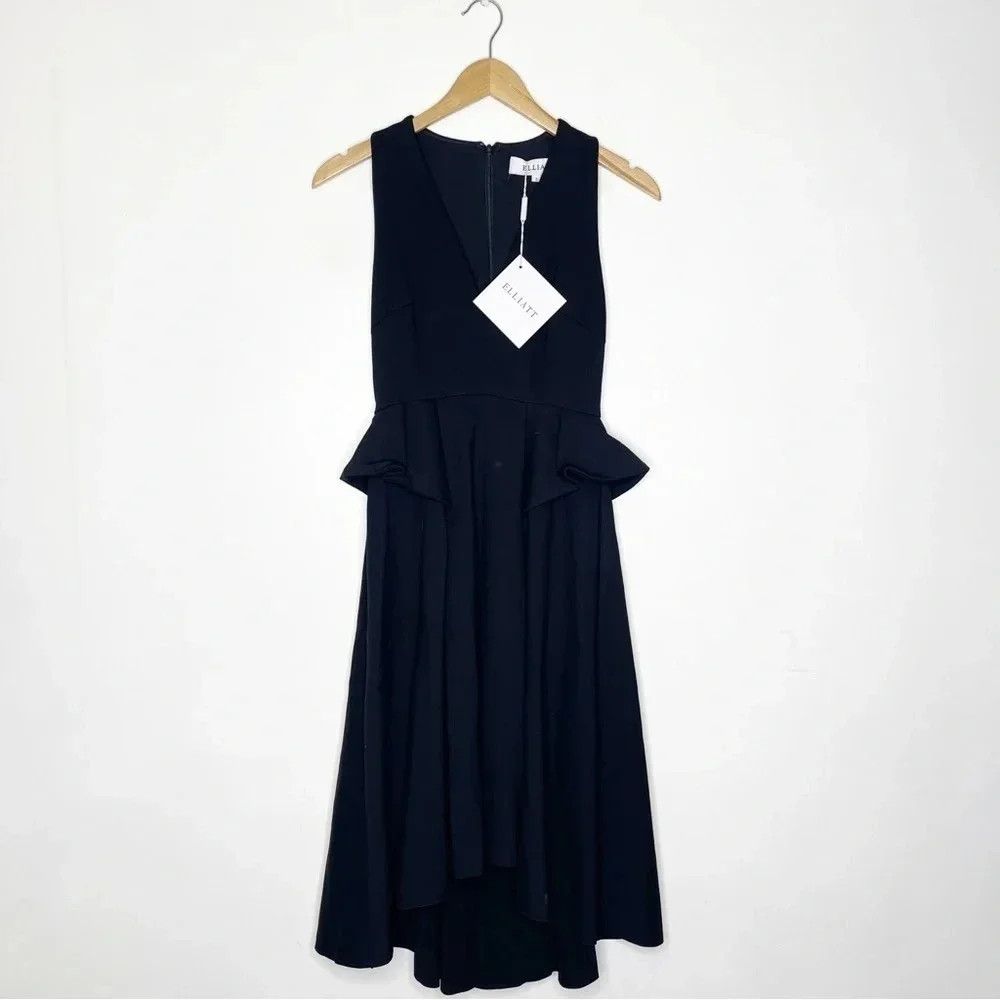 ELLIATT Elliatt Revolve Black Trim V-Neck Dress Size Small NWT Size S / US 4 / IT 40 - 8 Thumbnail