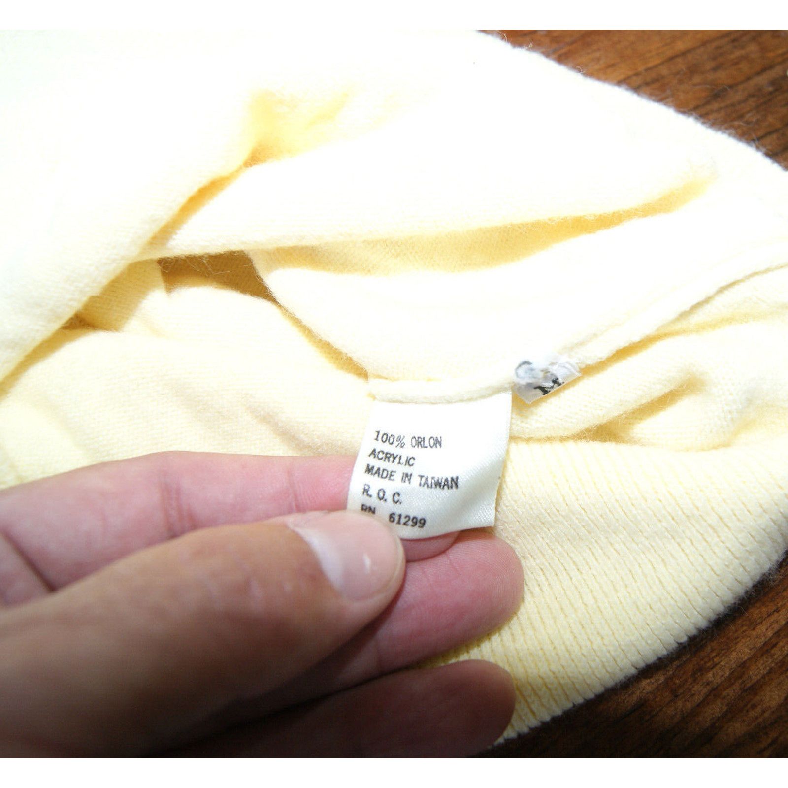 Other VTG Canary Mens M VNeck Sweater Cougar Golf Soft Orlon Acr Size US M / EU 48-50 / 2 - 4 Thumbnail