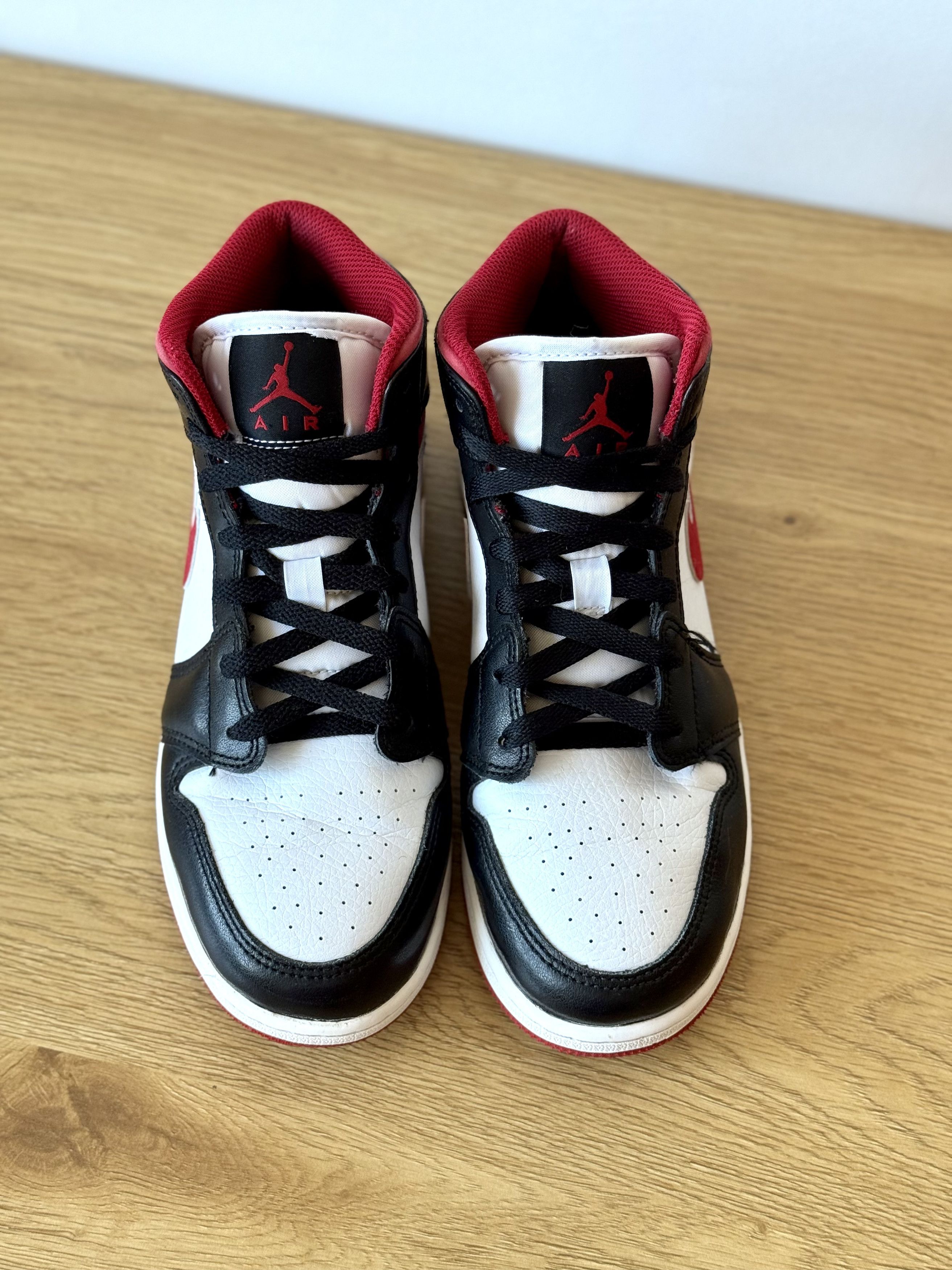 Jordan Brand Air Jordan 1 Mid GS Gym Red Black US7.5 Size US 7.5 / IT 37.5 - 3 Thumbnail