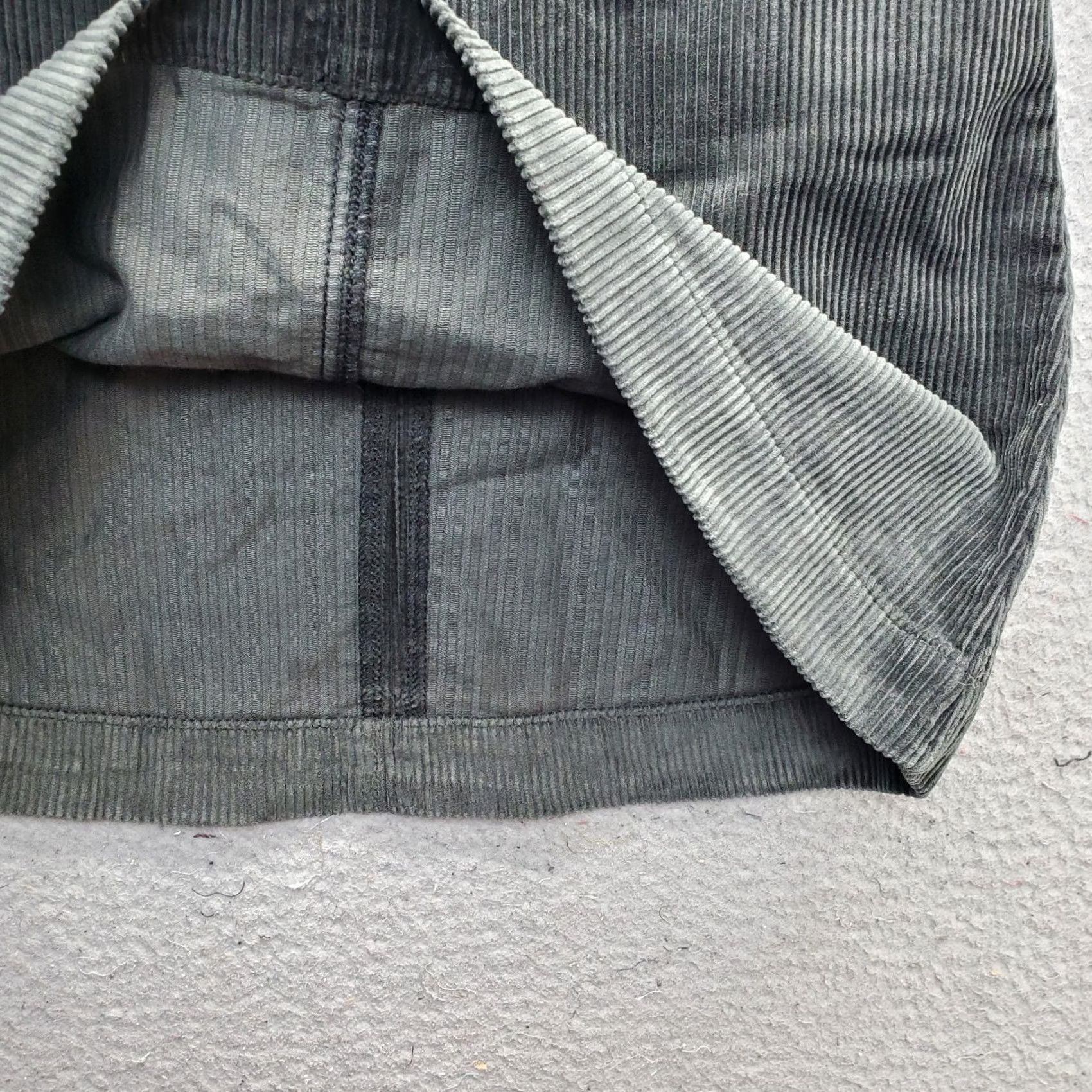 Abercrombie & Fitch Abercrombie & Fitch Mini Skirt Womens Size 4 Green Corduroy Flap Pocket 2 Button Fly, White Space, N/A? Size 27" / US 4 / IT 40 - 7 Thumbnail
