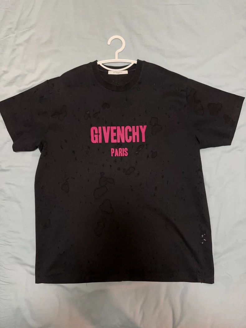 Givenchy Givenchy Ripped short sleeve, size L 2506-Nextarrow Size US L / EU 52-54 / 3 - 1 Thumbnail