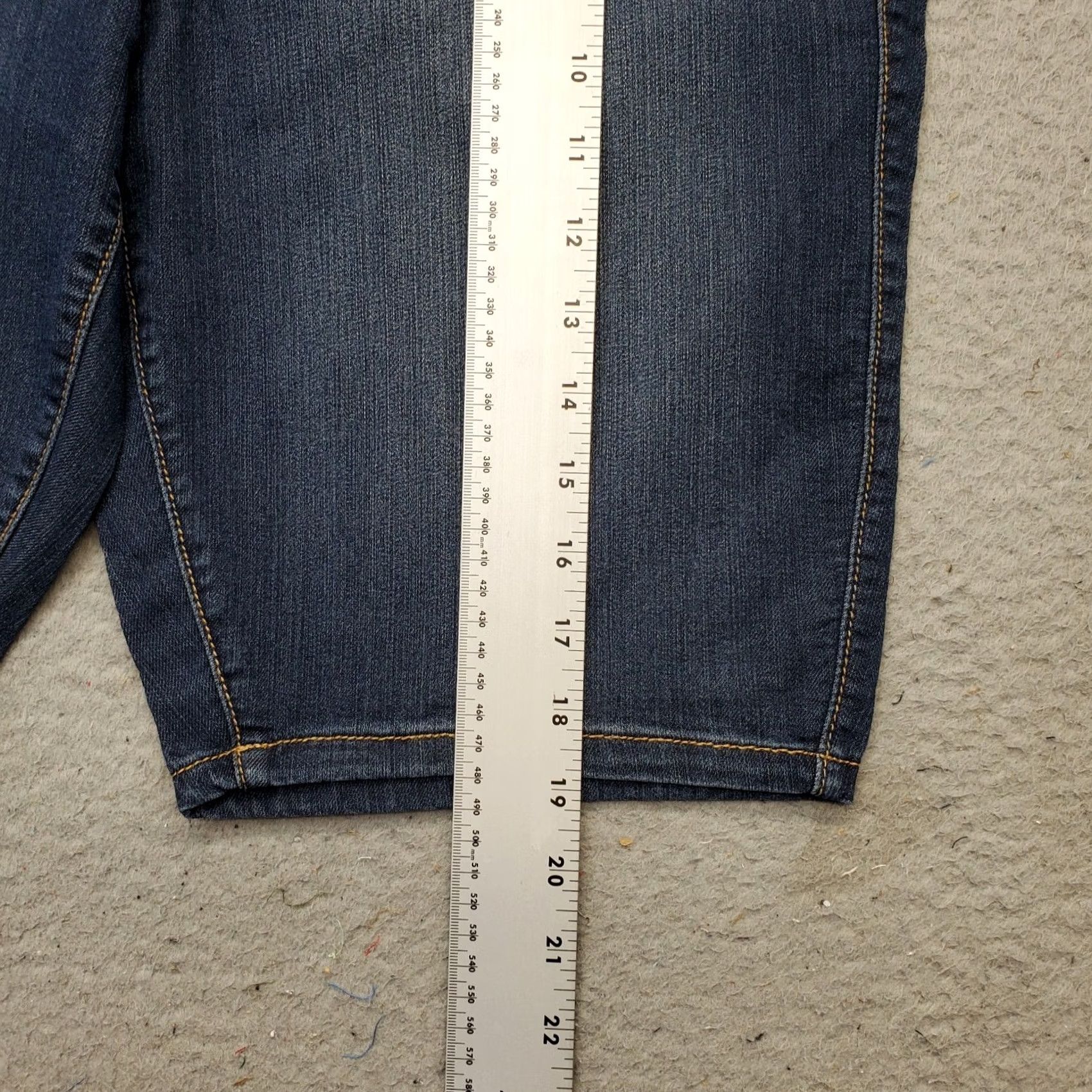 Torrid Torrid Bermuda Shorts Womens Size 0 Blue Denim Faded Stretch Pockets Casual Regular Size 25" / US 0 / IT 36 - 3 Thumbnail