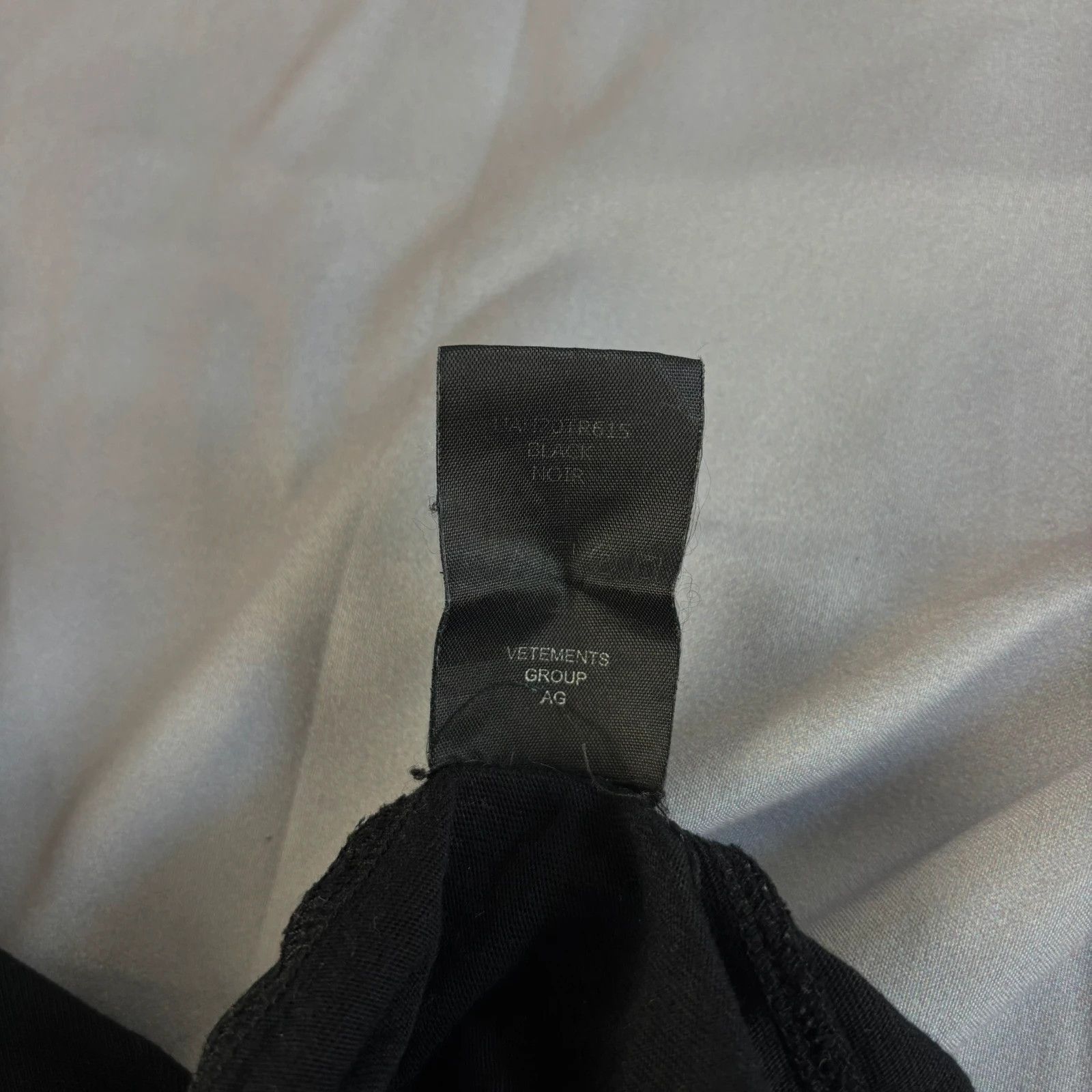 Vetements Vetements copyright t shirt Size US L / EU 52-54 / 3 - 6 Thumbnail