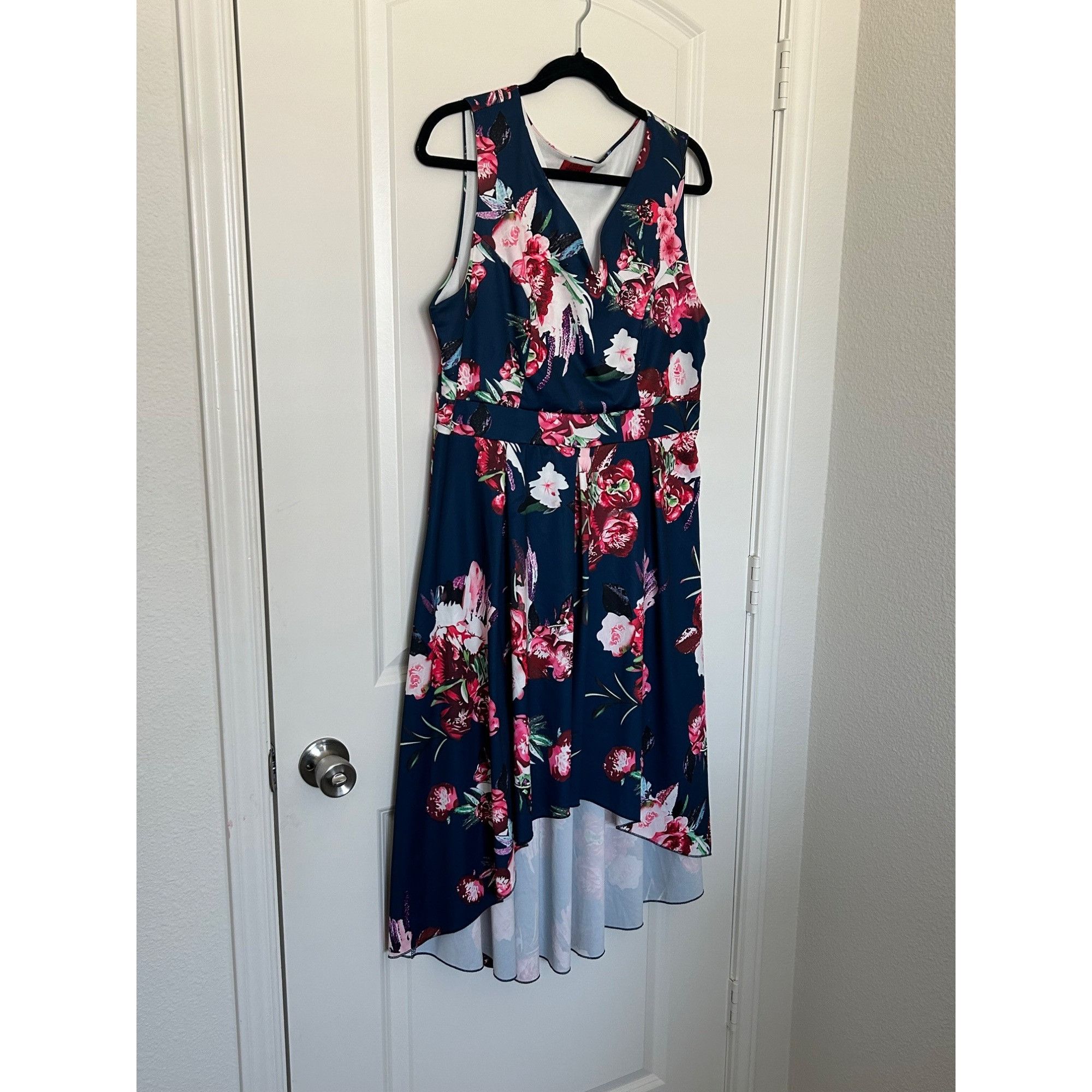 Other Sleeveless V-neck stretchy hi low floral dress Size 1X Size XL / US 12-14 / IT 48-50 - 4 Thumbnail