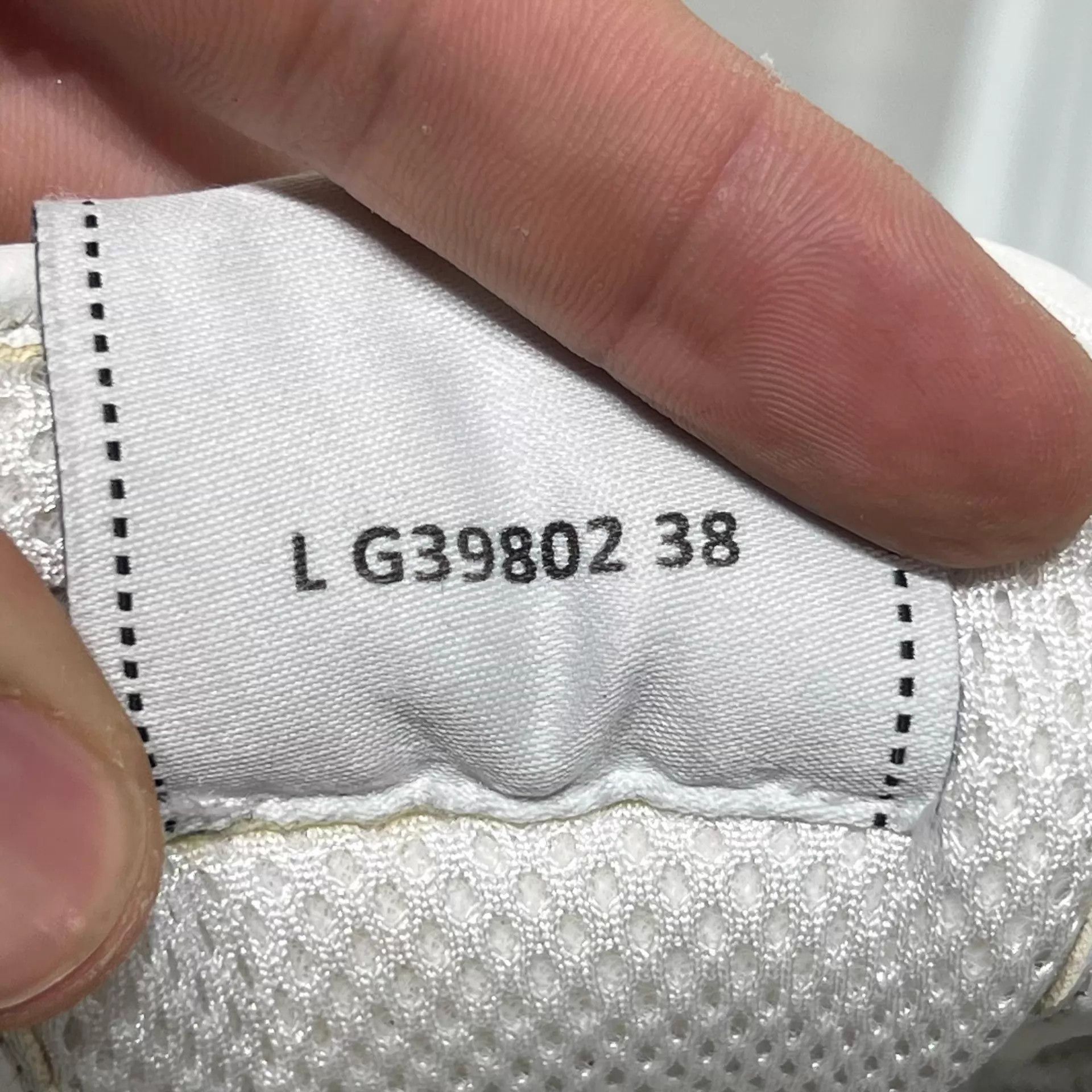 Chanel CHANEL CC Leather Low-Top Sneaker B&W Size 38 Size US 7.5 / IT 37.5 - 8 Thumbnail