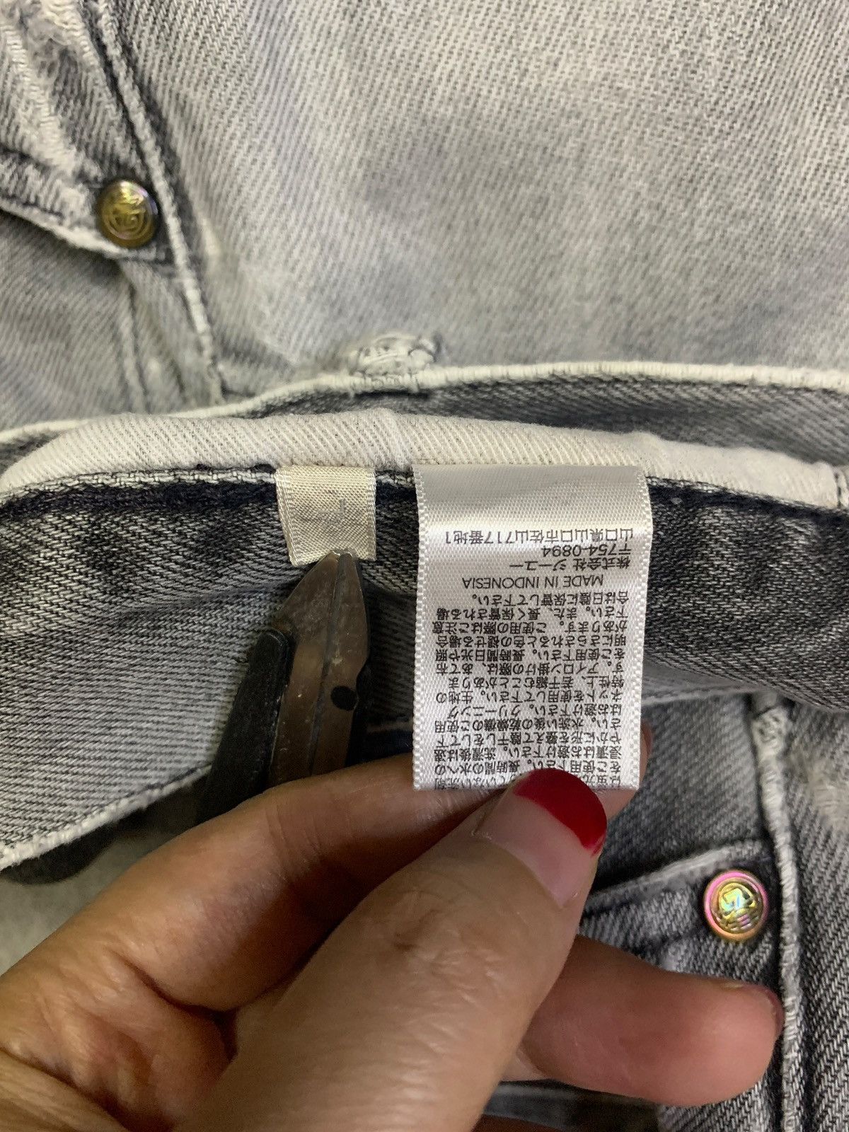 Japanese Brand Vintage Japanese Brand Buckle Back Cargo Baggy Jeans Size US 36 / EU 52 - 12 Thumbnail
