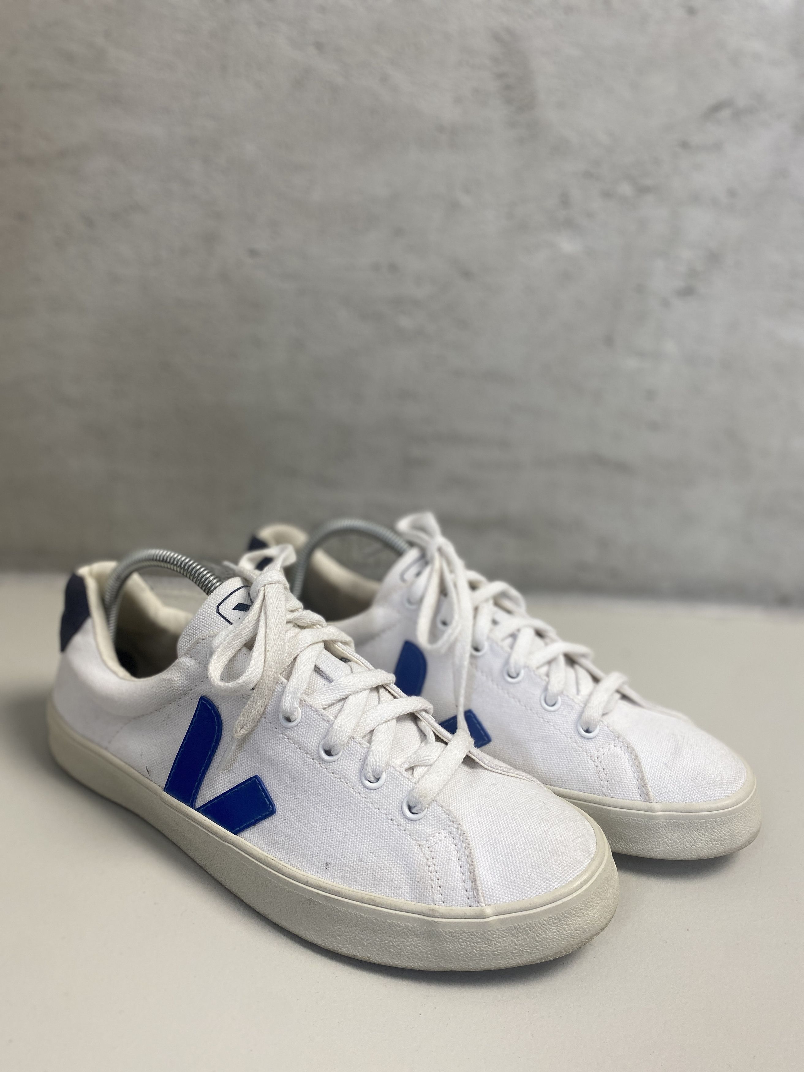 Veja Veja low top sneakers trainers Size US 9 / EU 42 - 1 Thumbnail