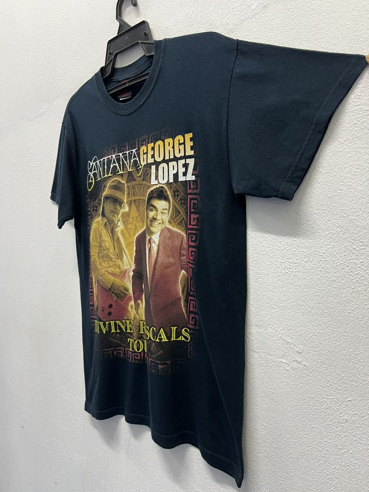 Band Tees × Vintage CARLOS SANTANA&GEORGE LOPEZ DIVINE RASCALS TOUR 2011 SHIRT Size US M / EU 48-50 / 2 - 5 Thumbnail