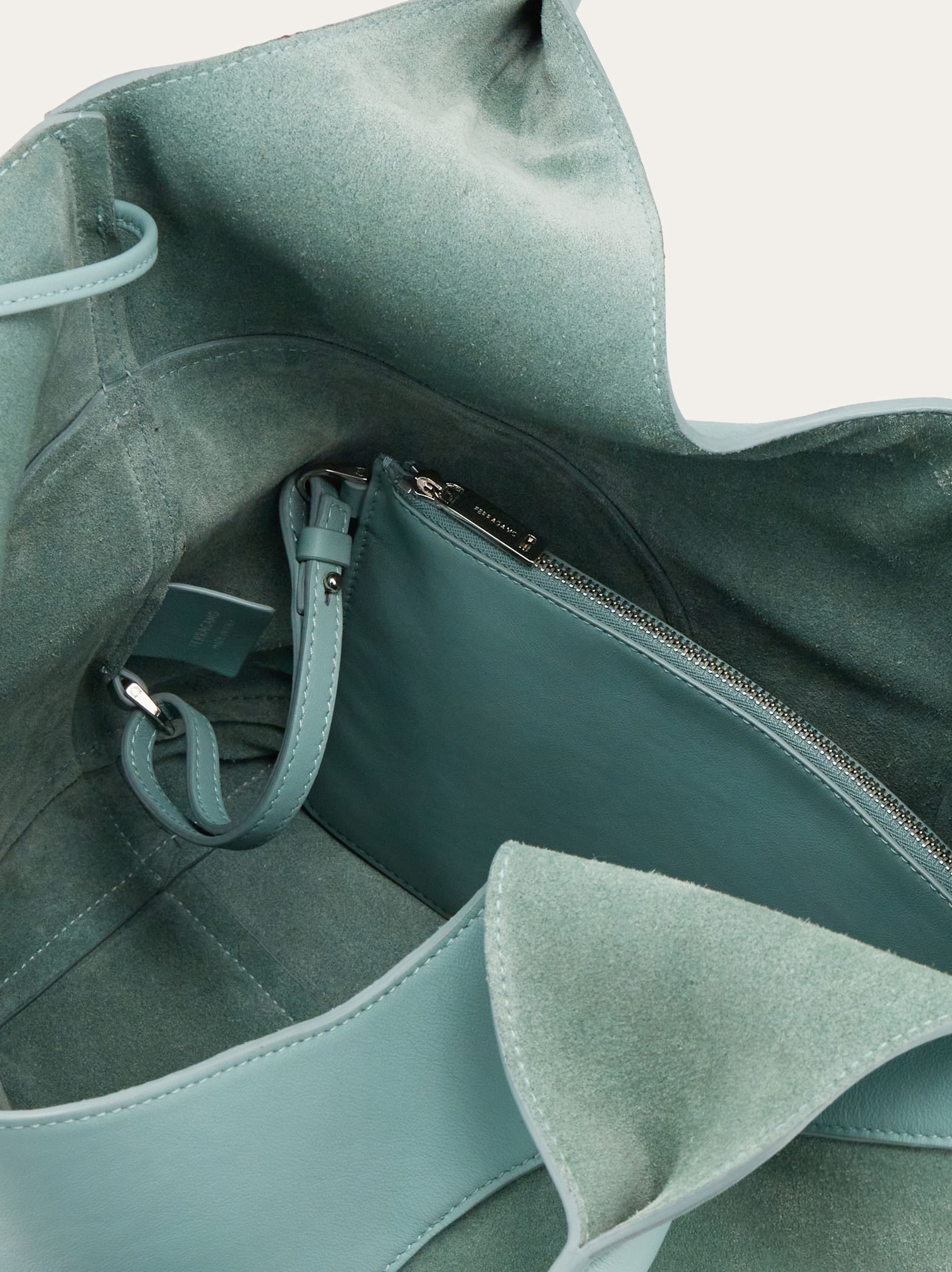 Salvatore Ferragamo o1s1rm0924 Size: OS / Hobo Bag in Sage Green Size ONE SIZE - 5 Thumbnail