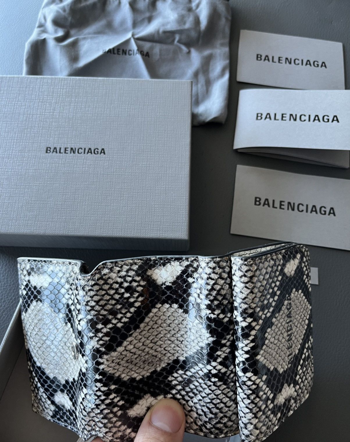 Balenciaga Balenciaga Python Print Tri-Fold Wallet Limited Edition Size ONE SIZE - 10 Thumbnail
