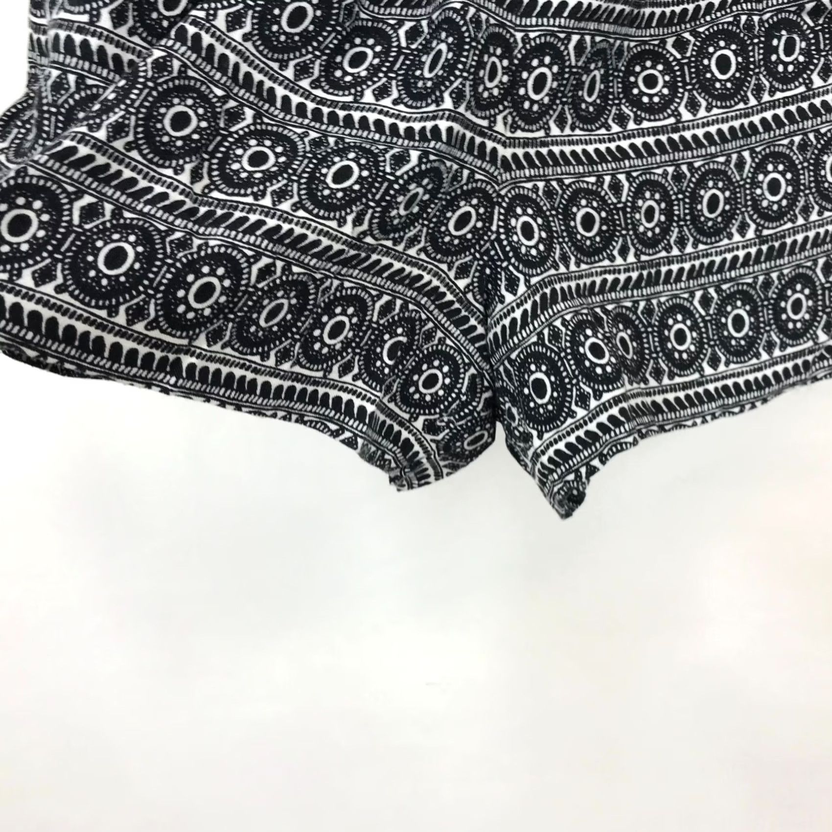 Loft LOFT WOMEN'S S SMALL BLACK PRINTED SLEEVELESS ROUND NECK ROMPER SHORTS Size 28" / US 6 / IT 42 - 3 Thumbnail