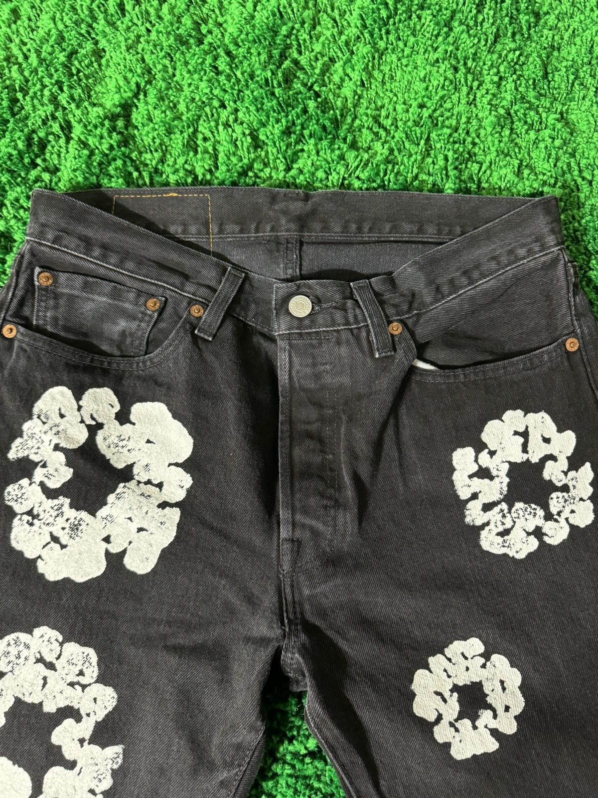 DENIM TEARS Denim Tears Levis 501 Cotton Wreath Denim Jean Black 32 Size US 32 / EU 48 - 2 Thumbnail