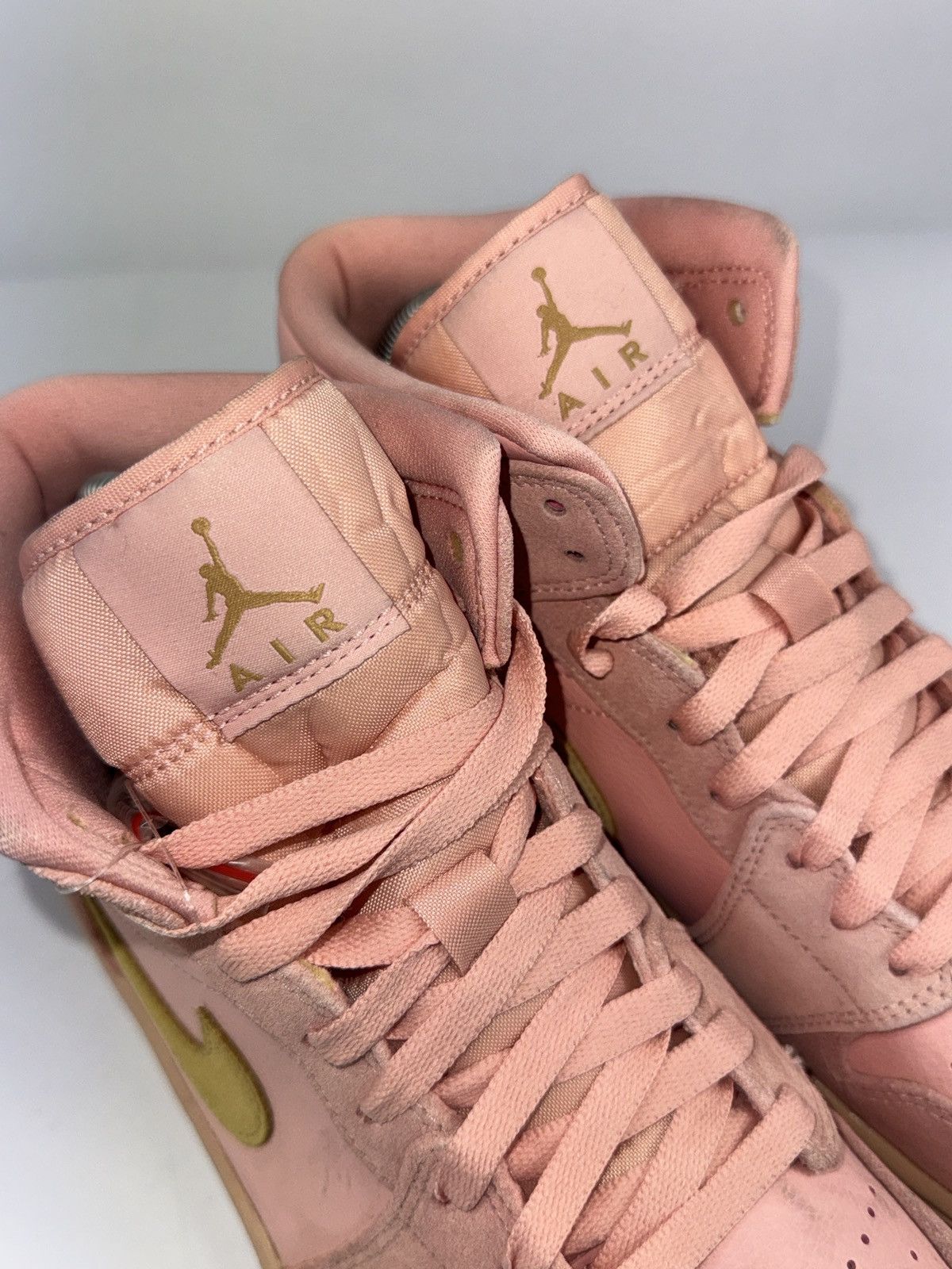 Jordan Brand JORDAN 1 MID CORAL GOLD Size US 9.5 / EU 42-43 - 8 Thumbnail