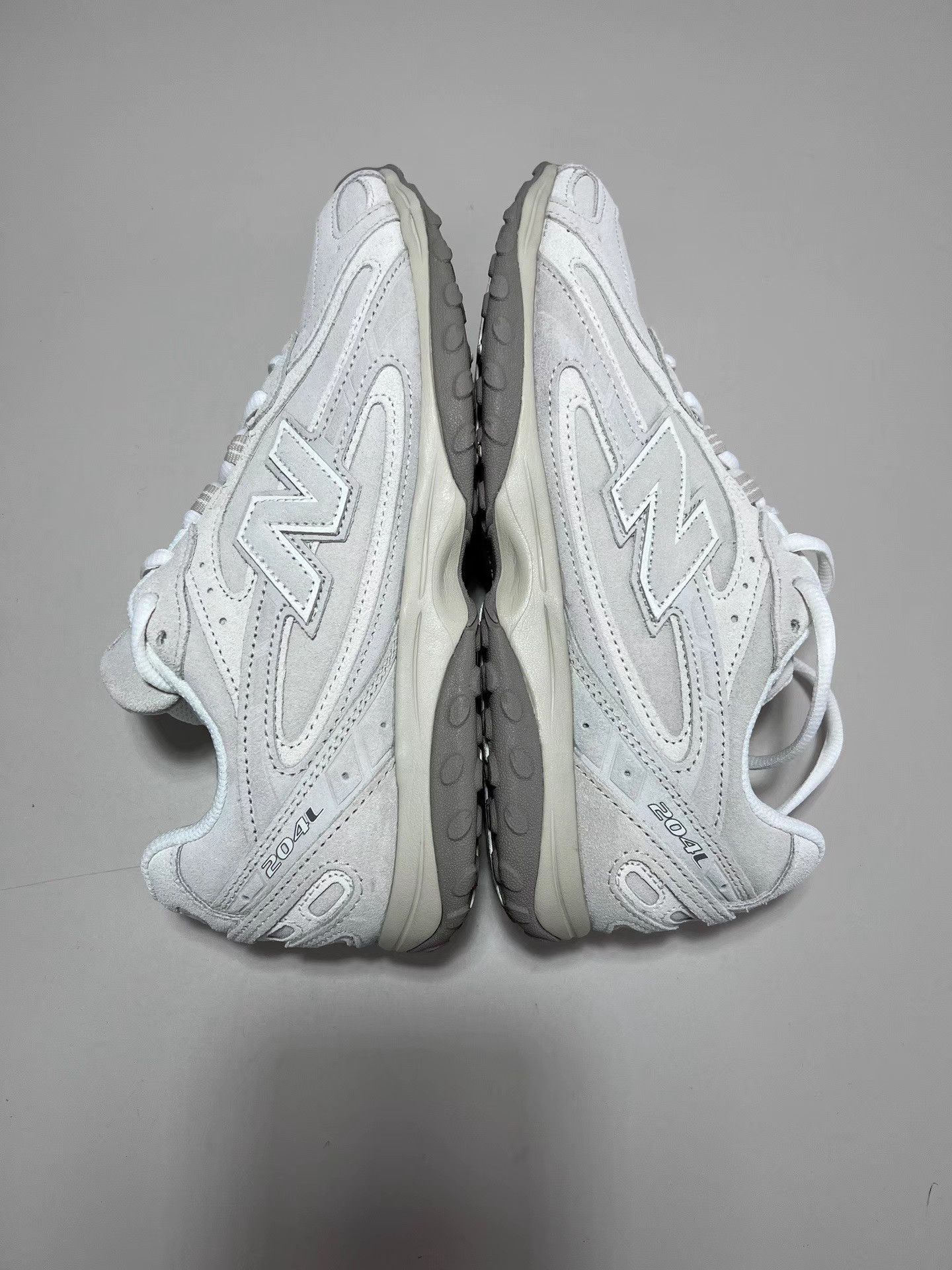 New Balance NEW BALANCE White Slim Sole German Army Trainer Size US 7 / EU 40 - 4 Thumbnail
