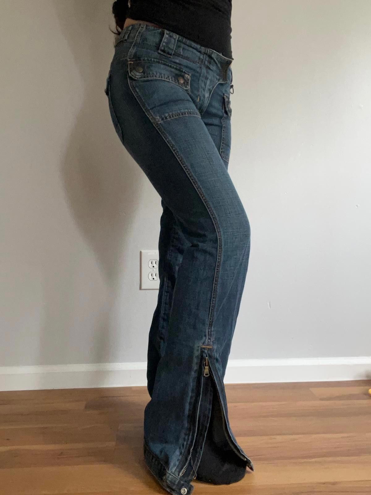 Express Women’s express low rise flare jeans Size 27" / US 4 / IT 40 - 2 Thumbnail