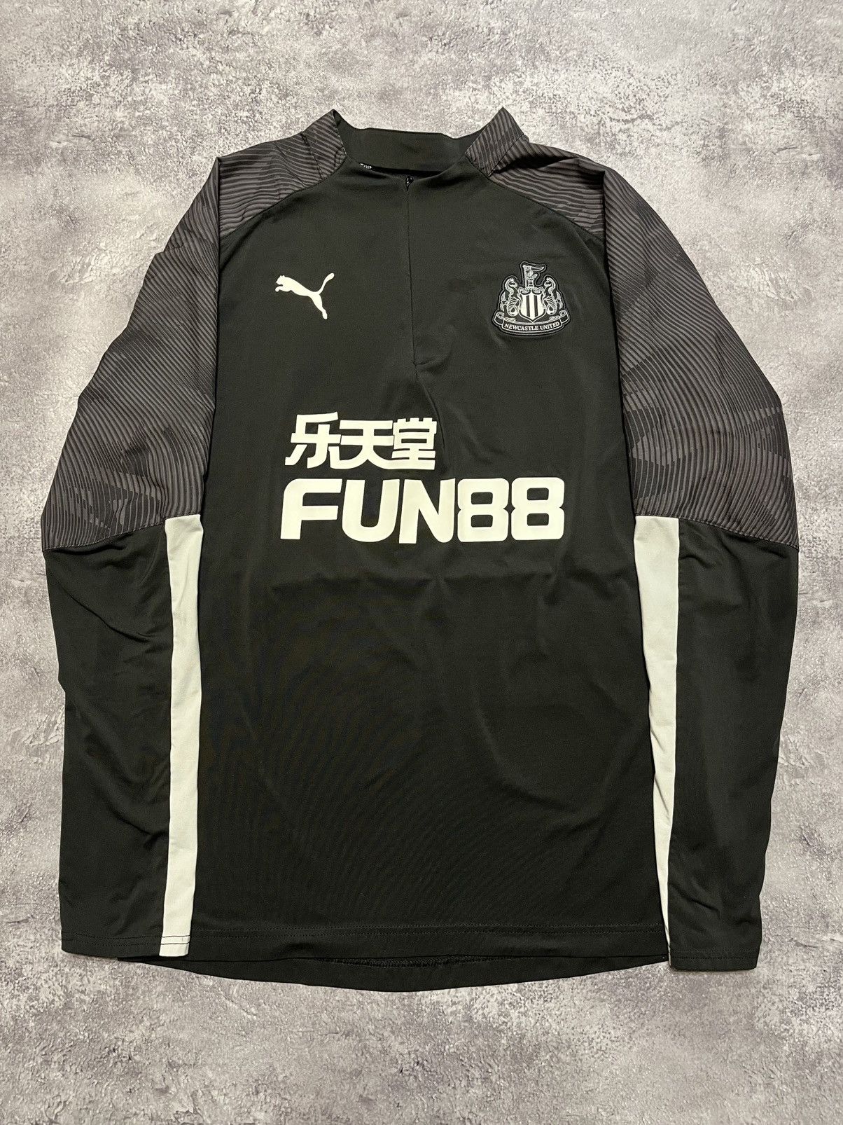 Puma New Castle Puma training 2019/2020 long sleeve Size US L / EU 52-54 / 3 - 1 Thumbnail