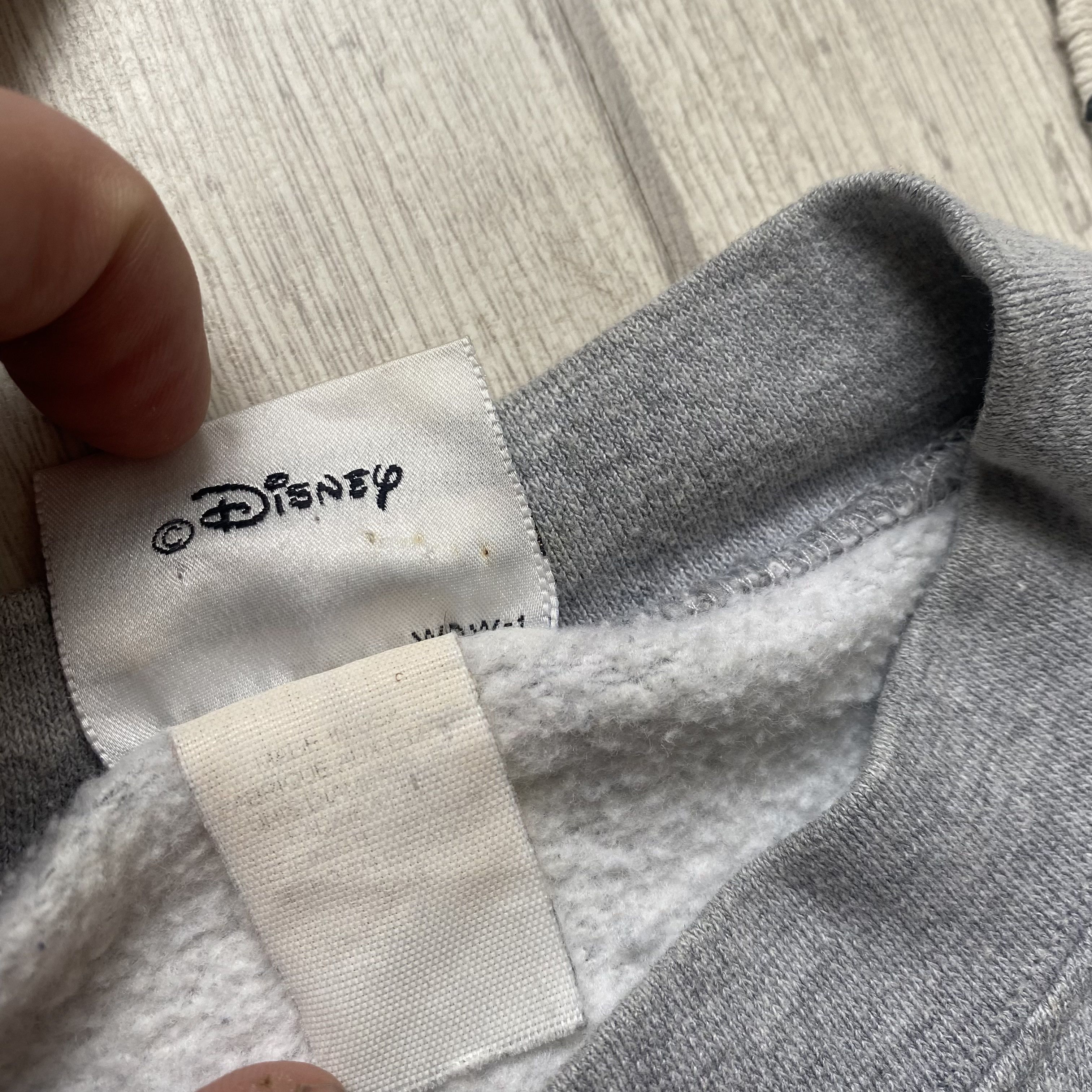 Disney 2001's Walt Disney World Mickey Mouse Sweatshirt Made USA Size US L / EU 52-54 / 3 - 8 Thumbnail