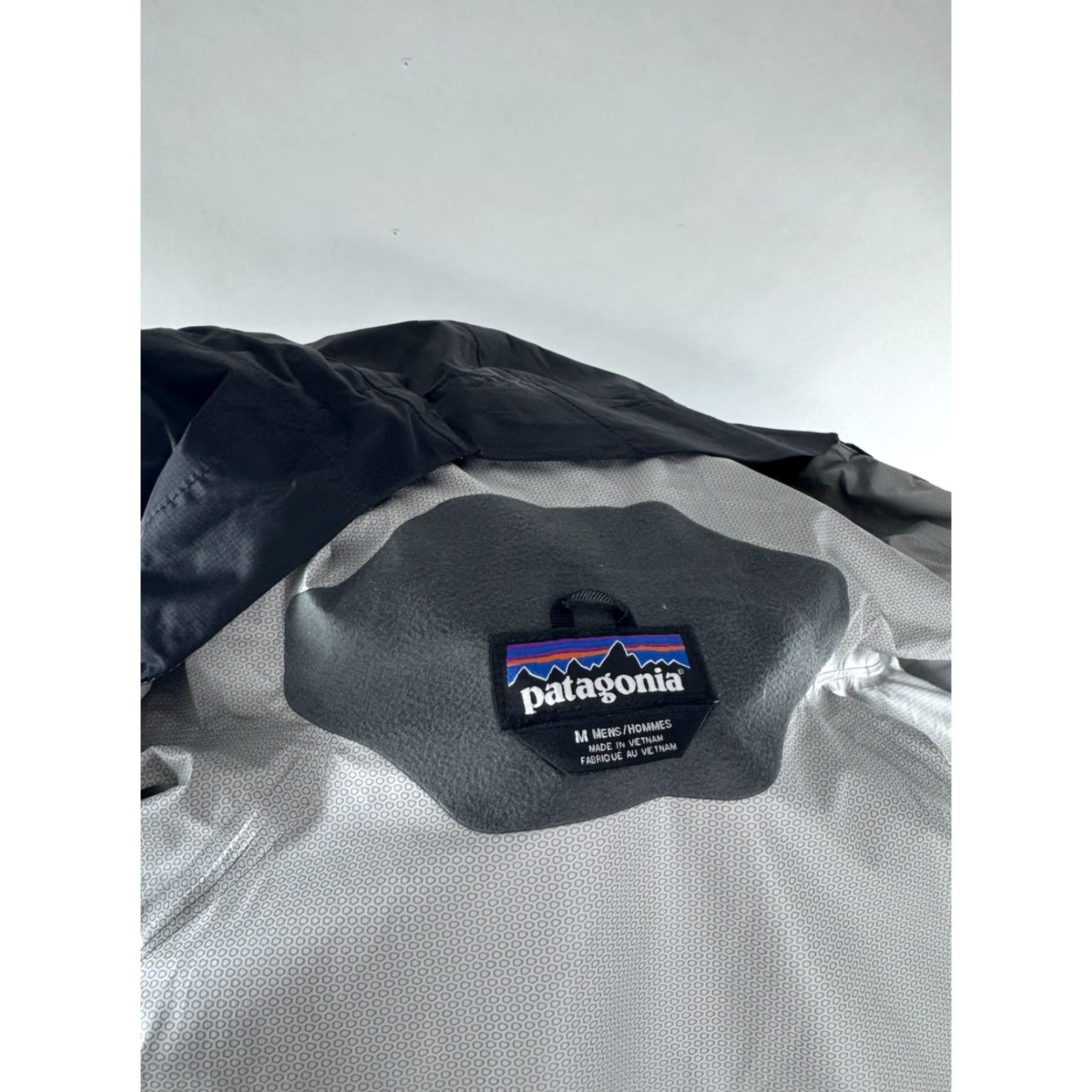 Patagonia Patagonia Windbreaker Hooded Jacket Md Black Men Regular Nylon N/A Size US M / EU 48-50 / 2 - 6 Thumbnail