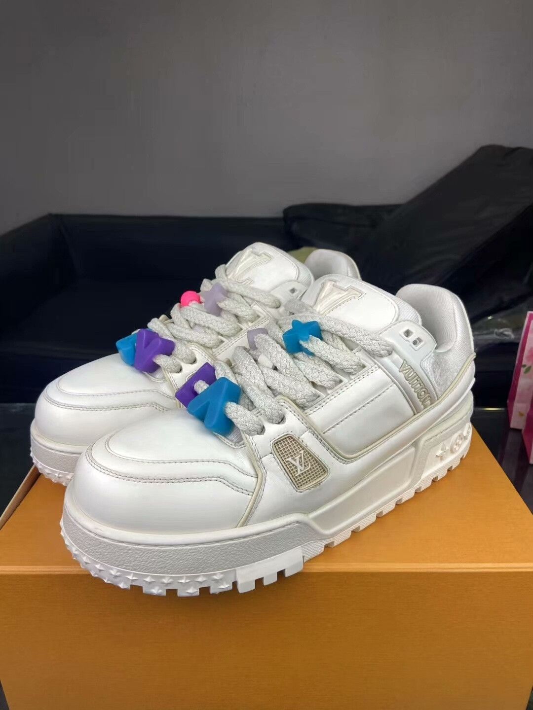Louis Vuitton Louis Vuitton White Lowtop Sneakers 10.5 Men Size US 10.5 / EU 43-44 - 1 Thumbnail