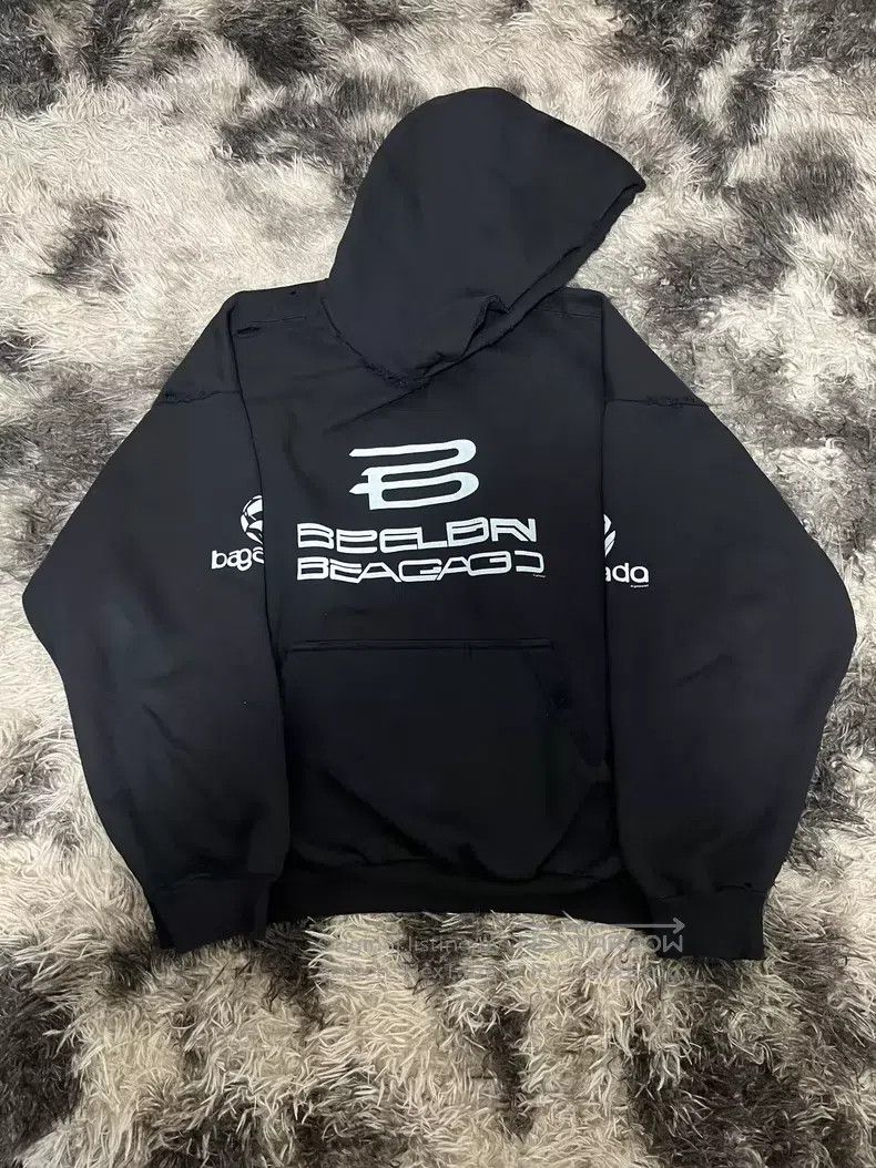 Balenciaga Balenciaga AI-generated hooded sweatshirt Size US M / EU 48-50 / 2 - 1 Thumbnail