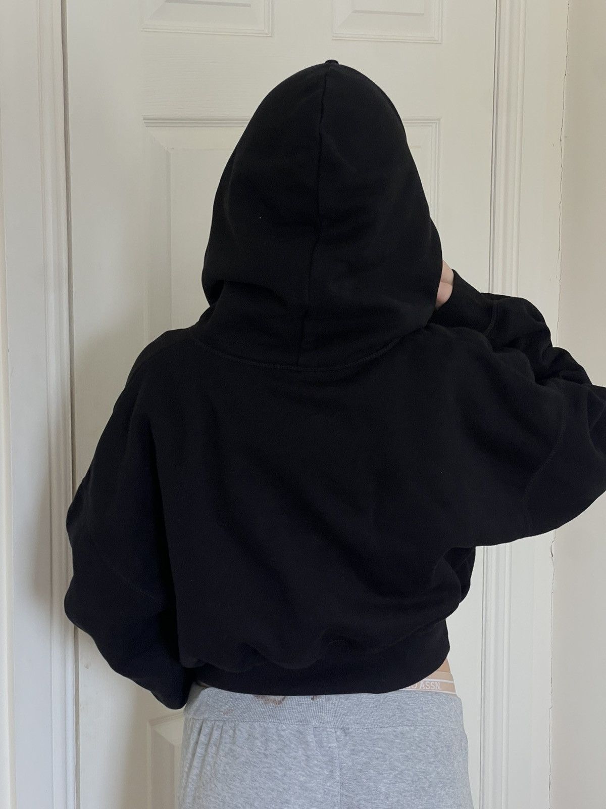 Dsquared2 DSQUARED2 ATTACHED CAP LOGO CROPPED HOODIE WOMEN Size L / US 10 / IT 46 - 2 Thumbnail