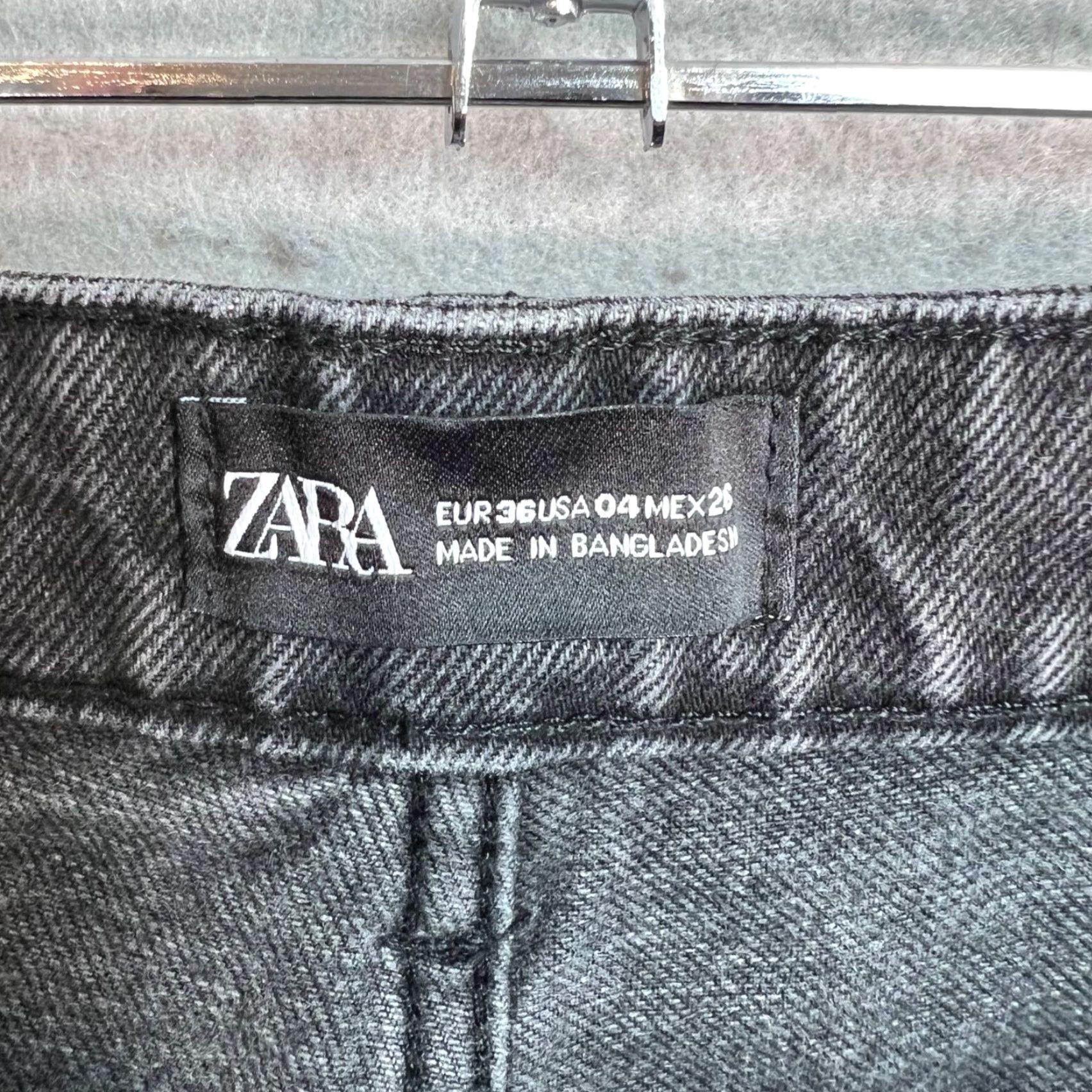 Zara VINTAGE Zara High-Waisted Black Straight-Leg Jeans Women Adult 4 Raw Hem Size 27" / US 4 / IT 40 - 3 Thumbnail