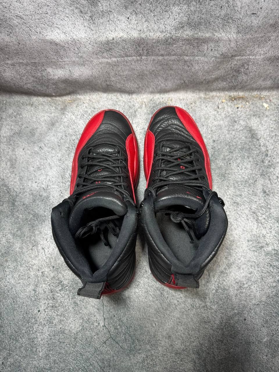 Jordan Brand Size 9 | Jordan 12 Flu Game No Box | Pre-Owned Size US 9 / EU 42 - 4 Thumbnail