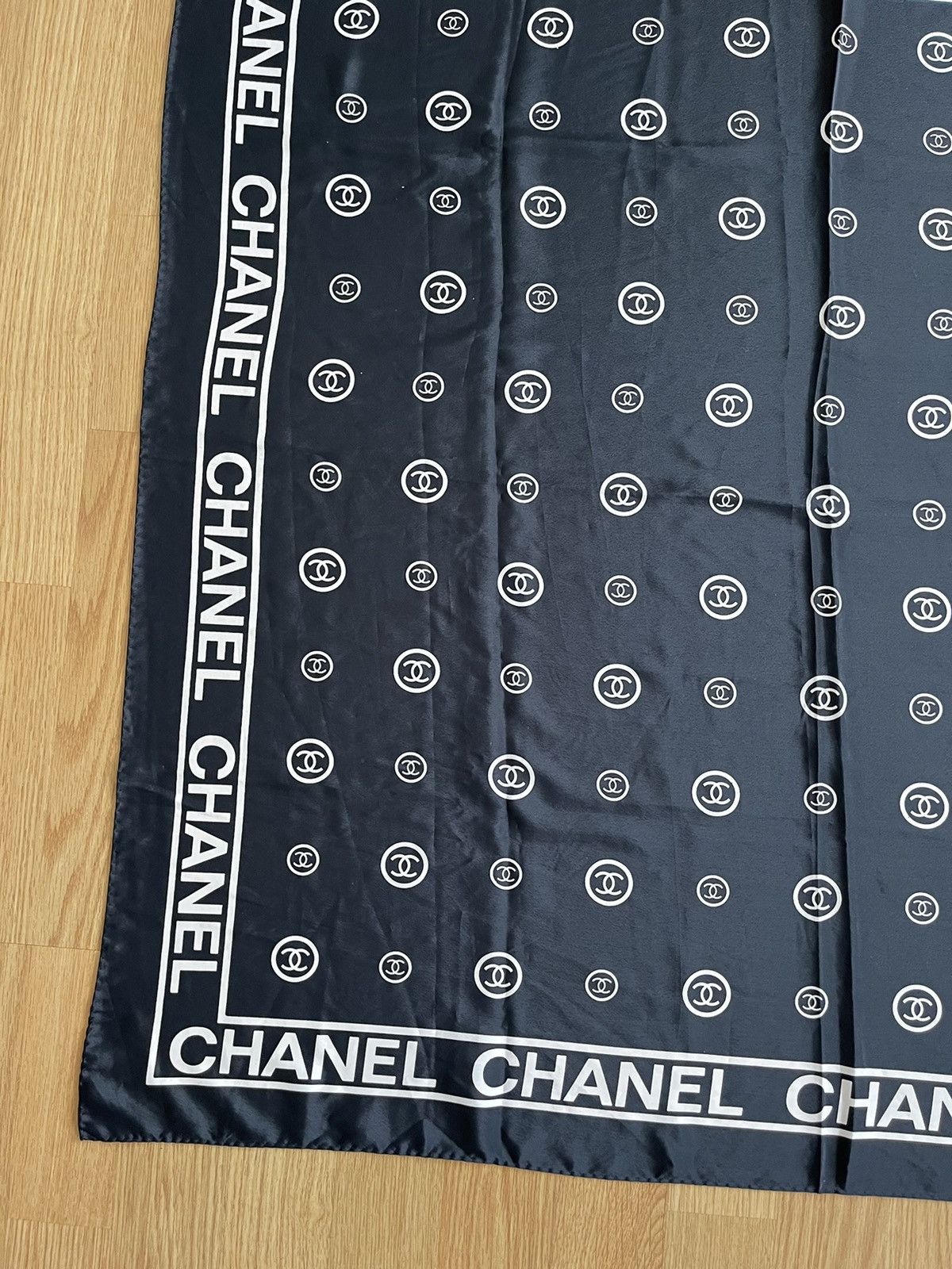 Chanel Scarf Chanel made in Italy monogram vintage luxury silk Size ONE SIZE - 2 Thumbnail