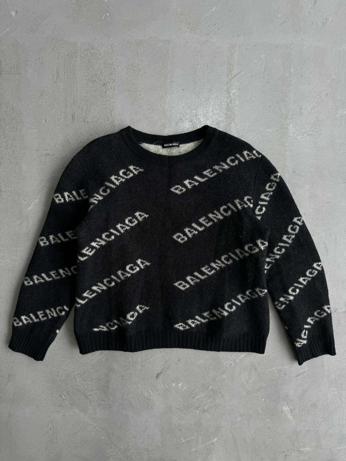 Balenciaga Balenciaga - All Over Print Wool Crewneck Size M / US 6-8 / IT 42-44 - 1 Thumbnail