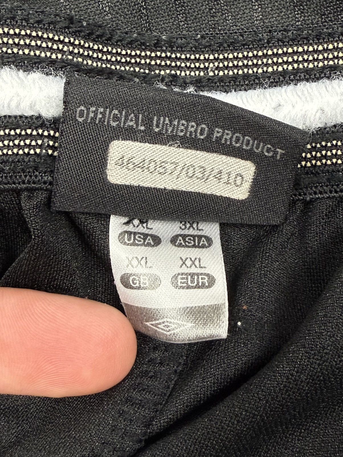 Umbro 2000’s Vintage Umbro Monogram Soccer Black Shorts XXL Size US 38 / EU 54 - 4 Thumbnail