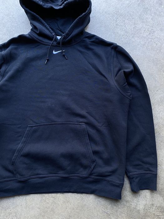 Nike middle best sale swoosh hoodie