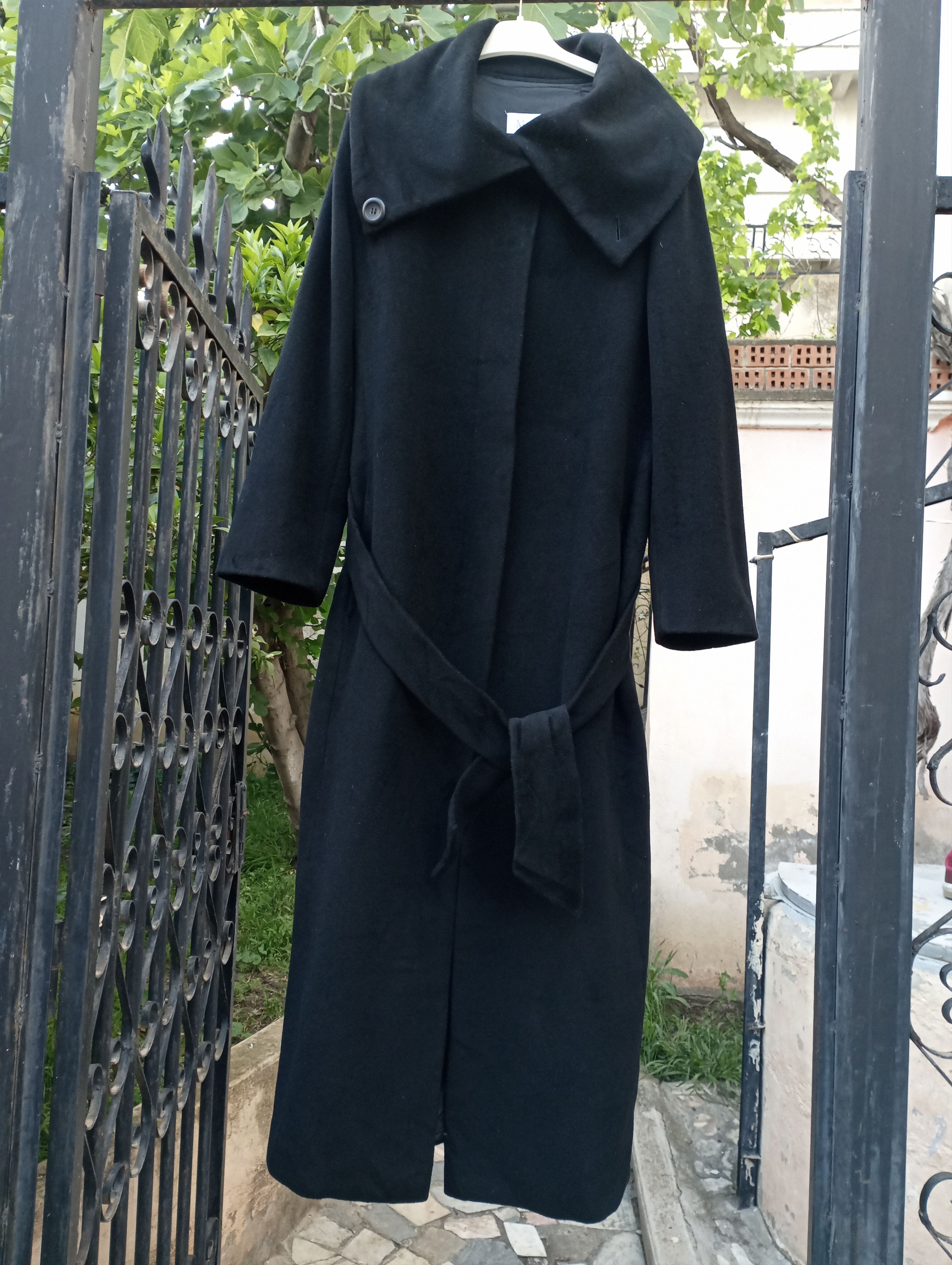 image of Italian Designers x Max Mara Wool And Cashmere Long Coat Made In Italy in Black, Women's (Size XL)