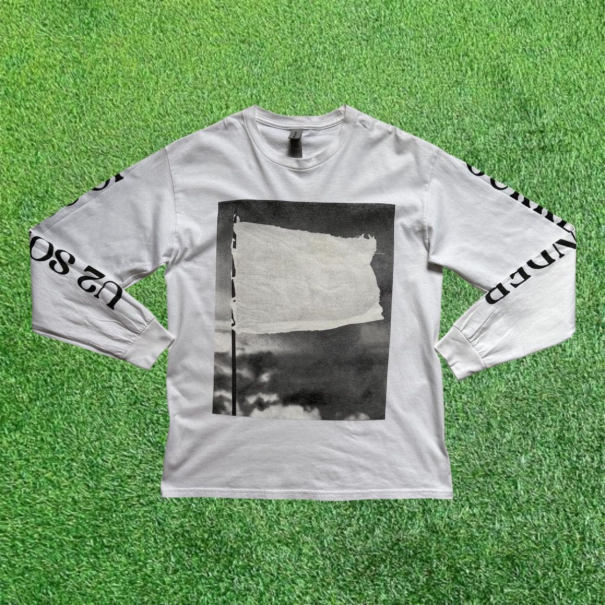 Band Tees U2 Songs Of Surrender Long Sleeve T-Shirt Size US M / EU 48-50 / 2 - 1 Thumbnail