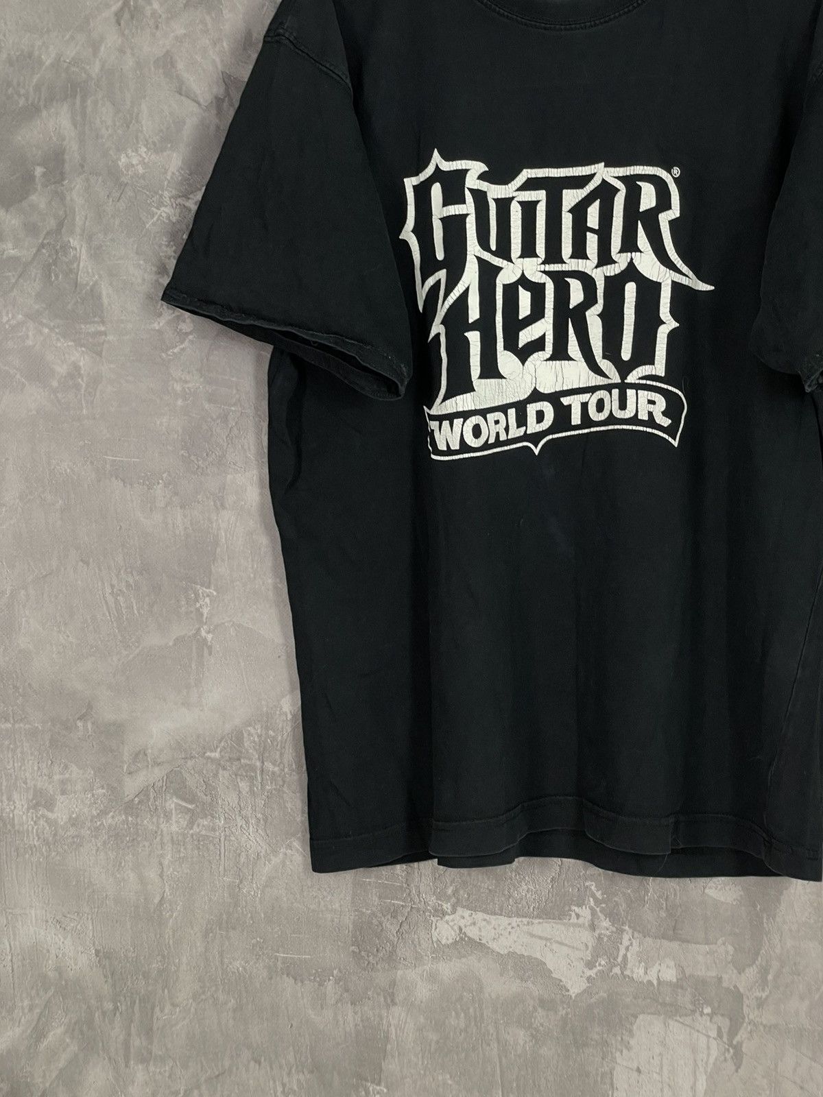 Vintage Vintage 2008 Guitar Hero Video Game Graphic t shirt Rare Size US M / EU 48-50 / 2 - 4 Thumbnail