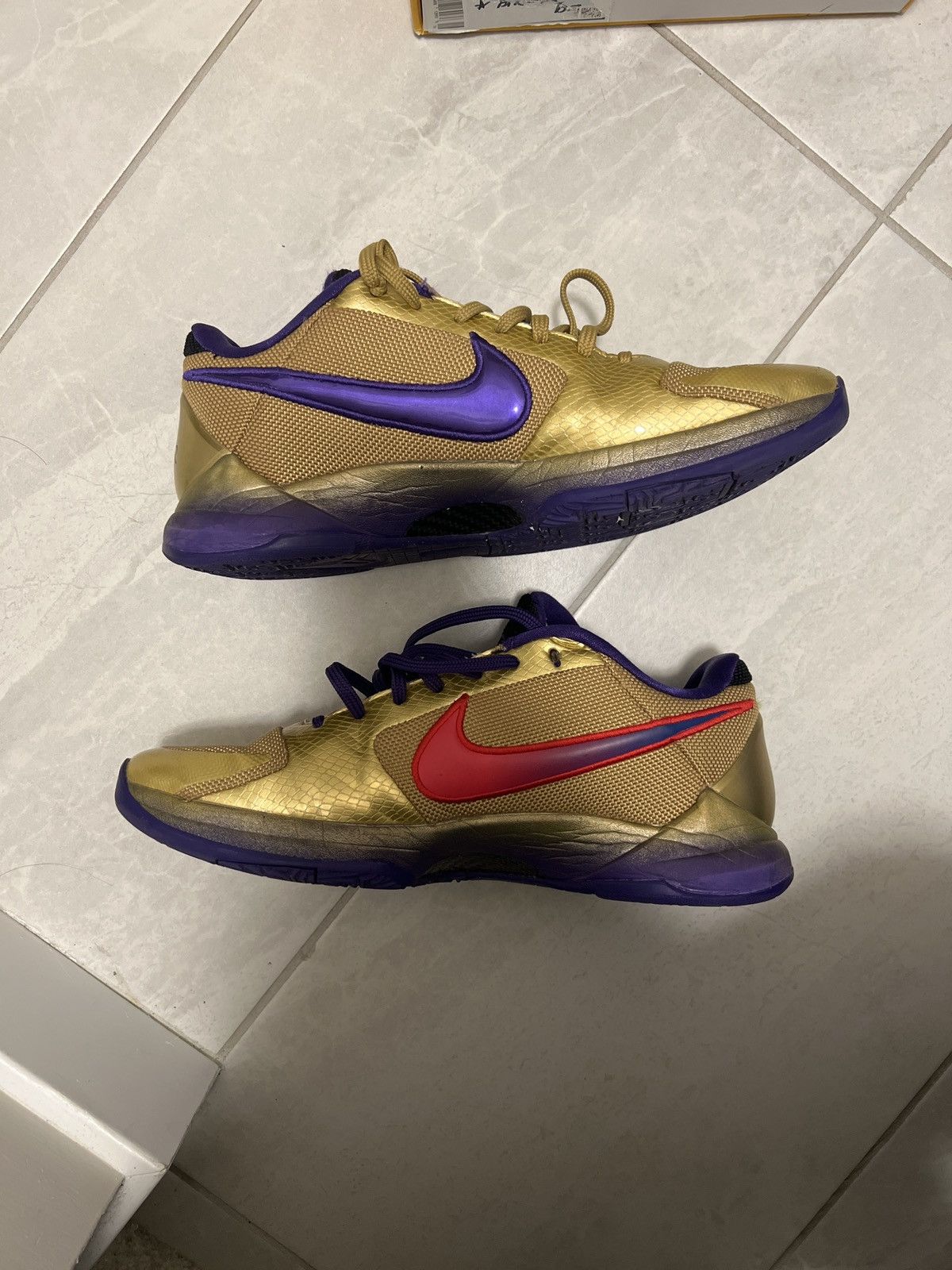 Nike Kobe 5 undefeated hall of fame Size US 10 / EU 43 - 5 Thumbnail