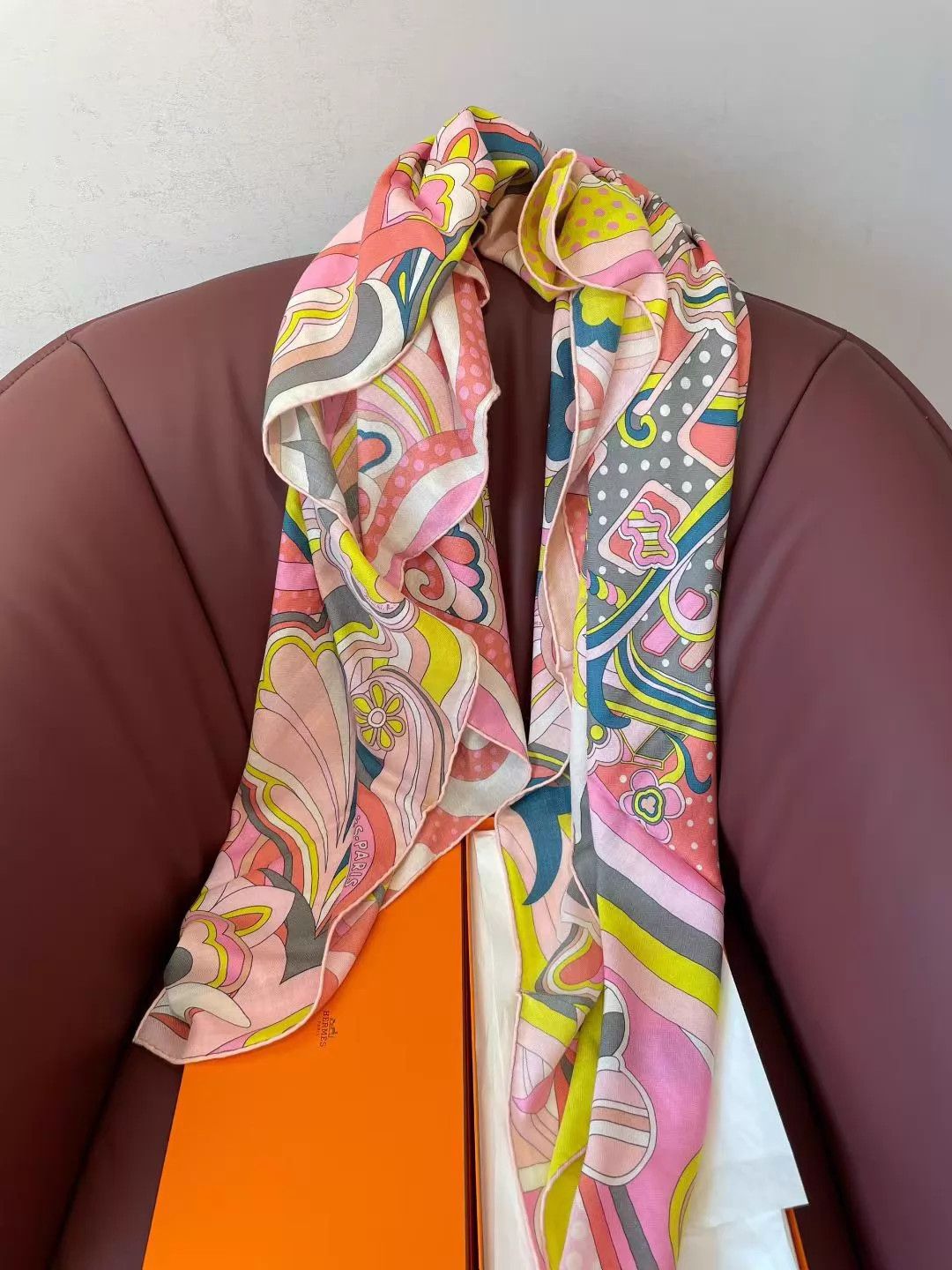 Hermes Hermès Cashmere Scarf Unused Pink Floral 140x140 Size ONE SIZE - 4 Thumbnail