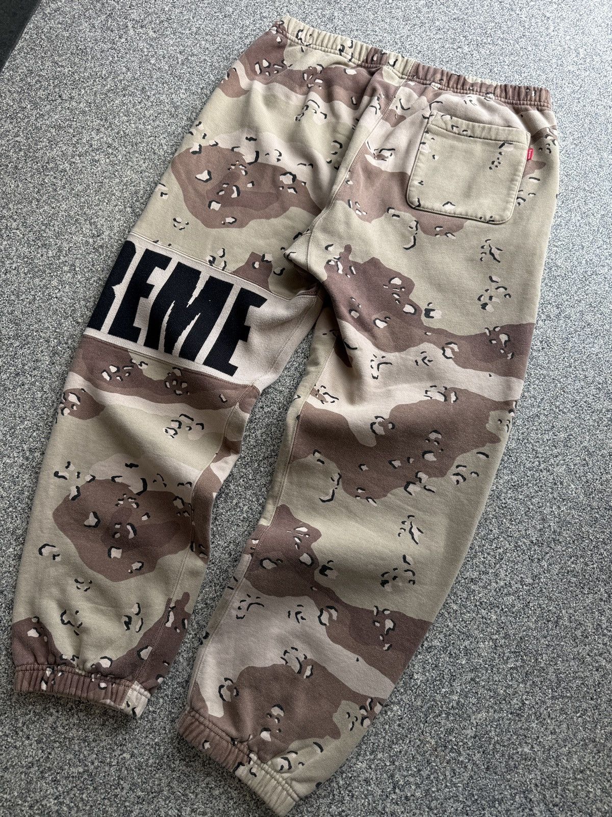 Supreme Supreme Rib Sweatpant Chocolate Chip Camo FW20 size Medium Size 40L - 11 Thumbnail