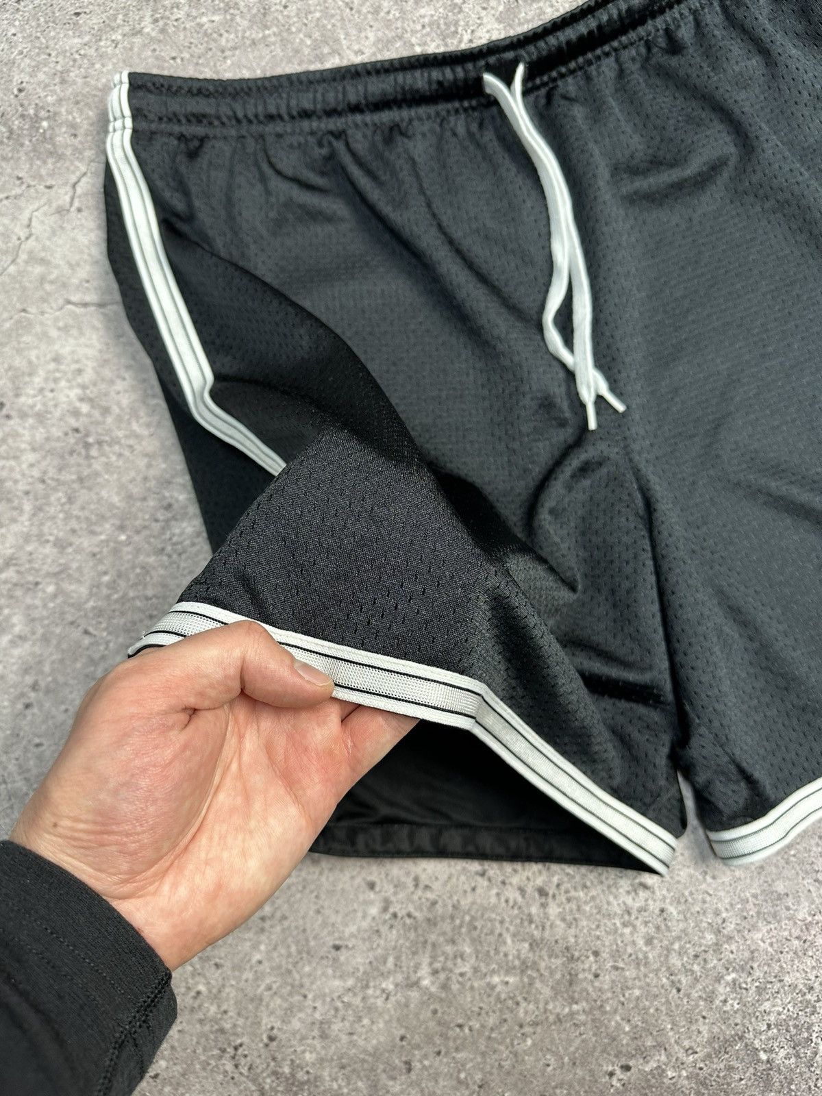 Other VINTAGE NIKE Y2K MESH SHORTS EMBROIDERED SWOOSH BLACK 90s Size US 33 - 7 Thumbnail