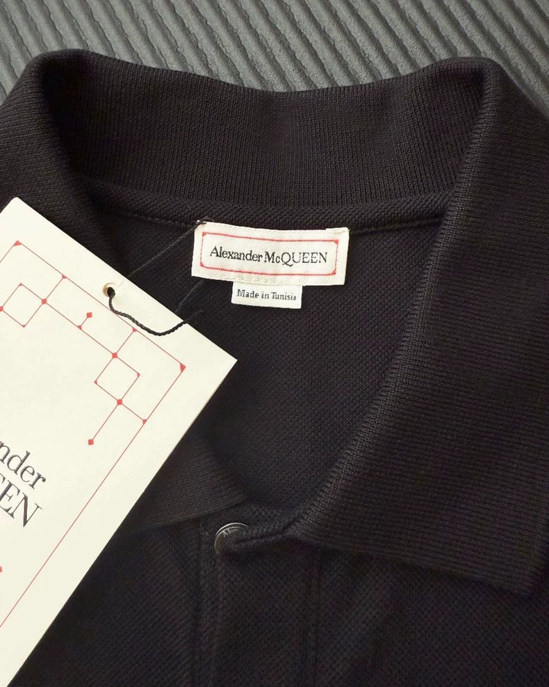 Alexander McQueen Alexander Mcqueen Embroidered logo short sleeves Size US S / EU 44-46 / 1 - 5 Thumbnail