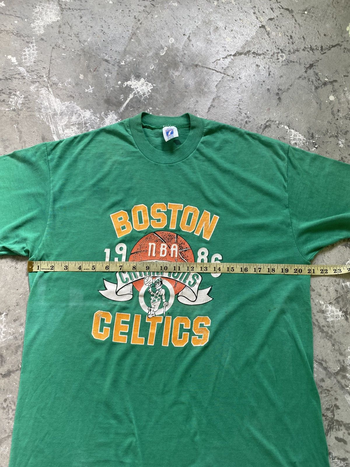 NBA Vintage 1986 Boston Celtics NBA Team Shirt Size US XL / EU 56 / 4 - 12 Thumbnail