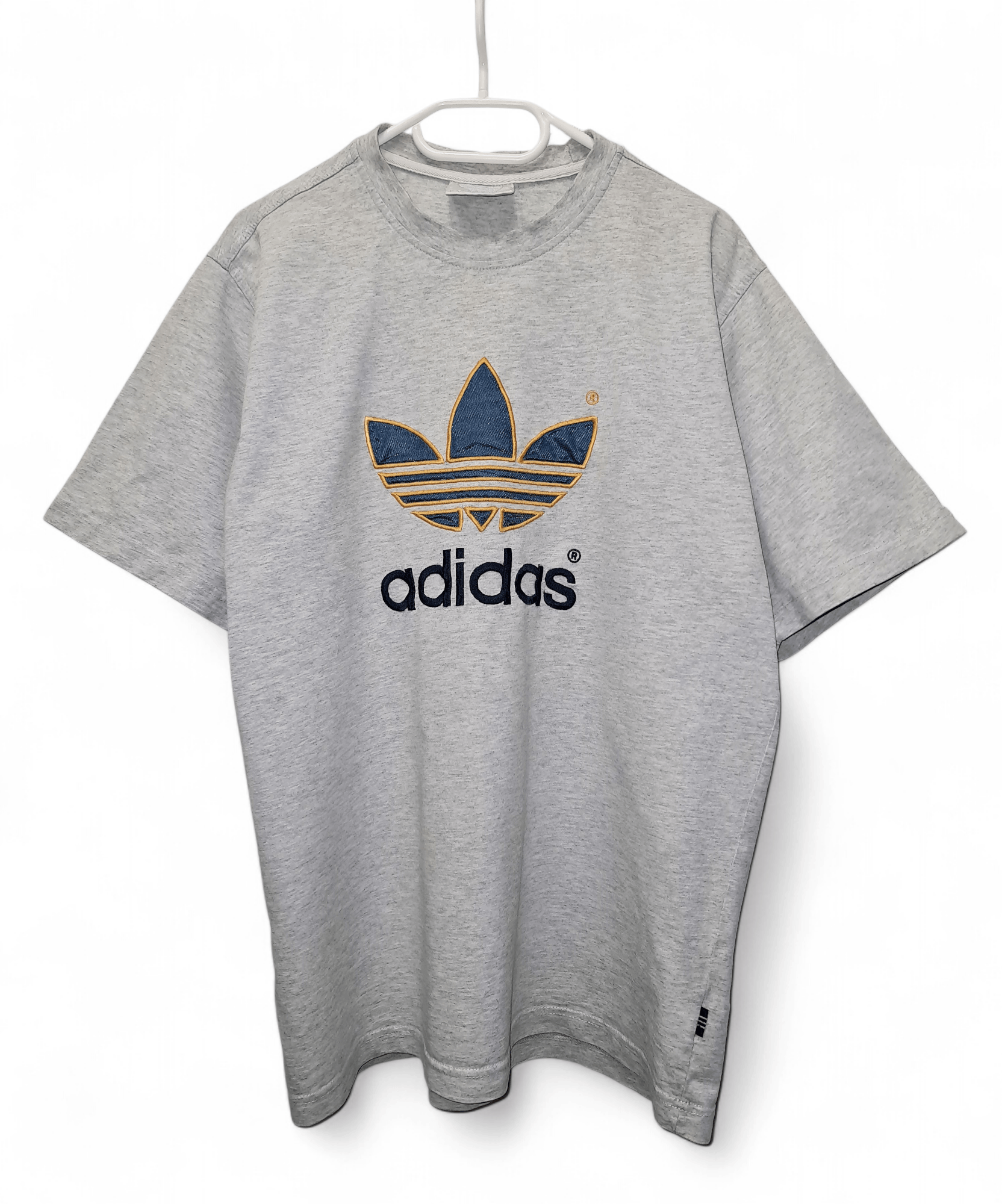 Adidas Vintage Adidas Big Center Logo Gray Tshirt tee Size US L / EU 52-54 / 3 - 1 Thumbnail
