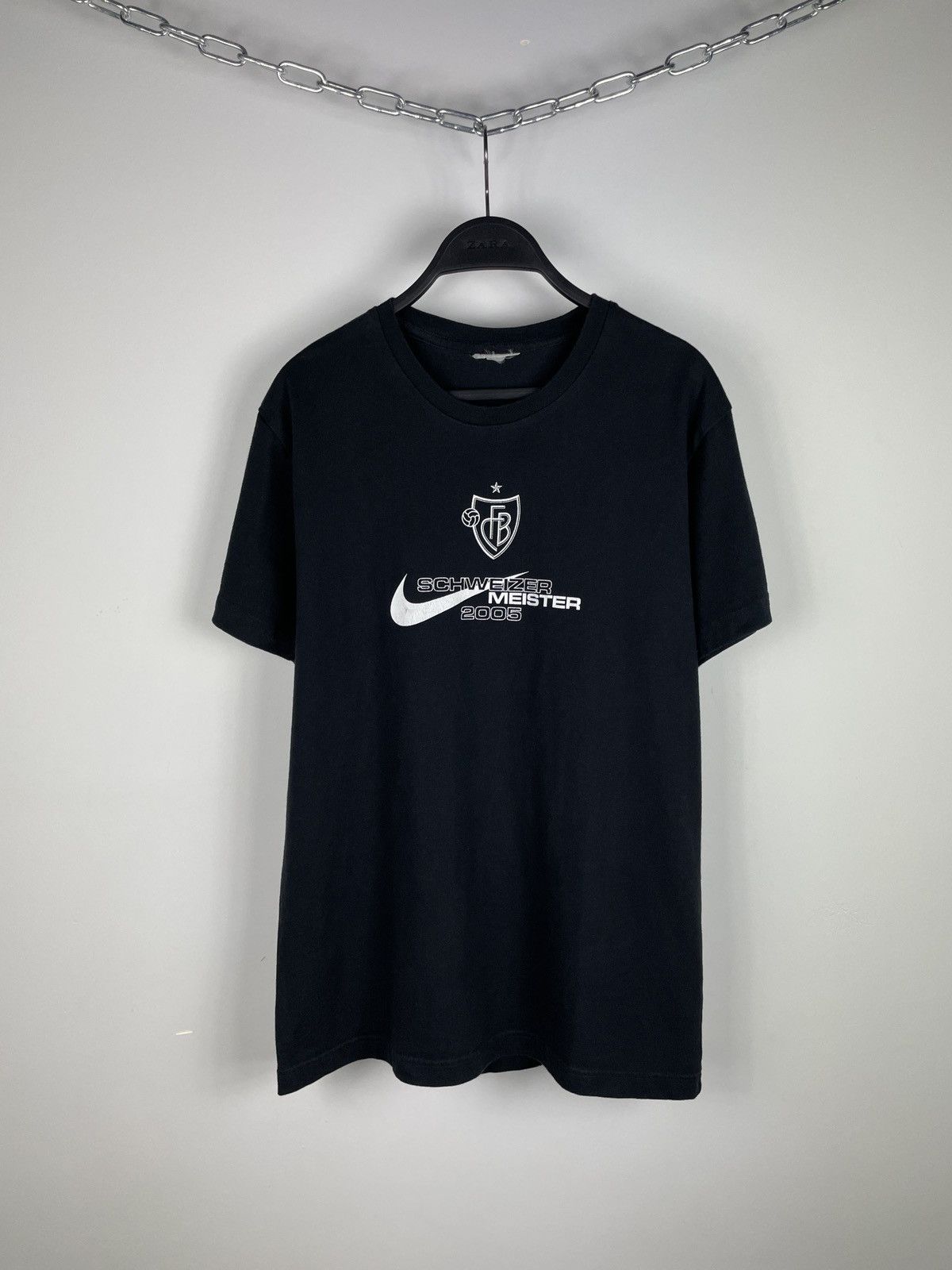 Nike × Vintage Vintage Nike FC Basel Central Logo T-Shirt Size US S / EU 44-46 / 1 - 1 Thumbnail