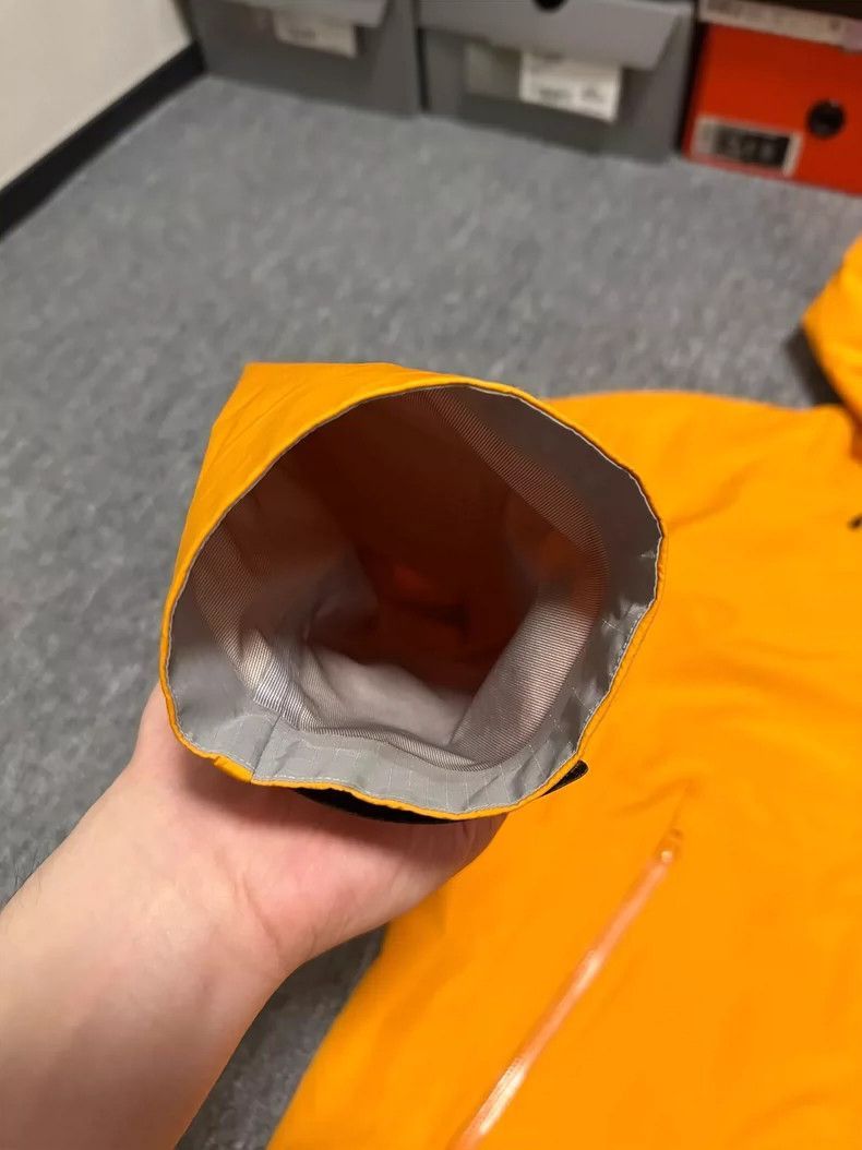 Arc'teryx Arcteryx Beta LT Jacket in Flame Yellow Size M / US 6-8 / IT 42-44 - 4 Thumbnail