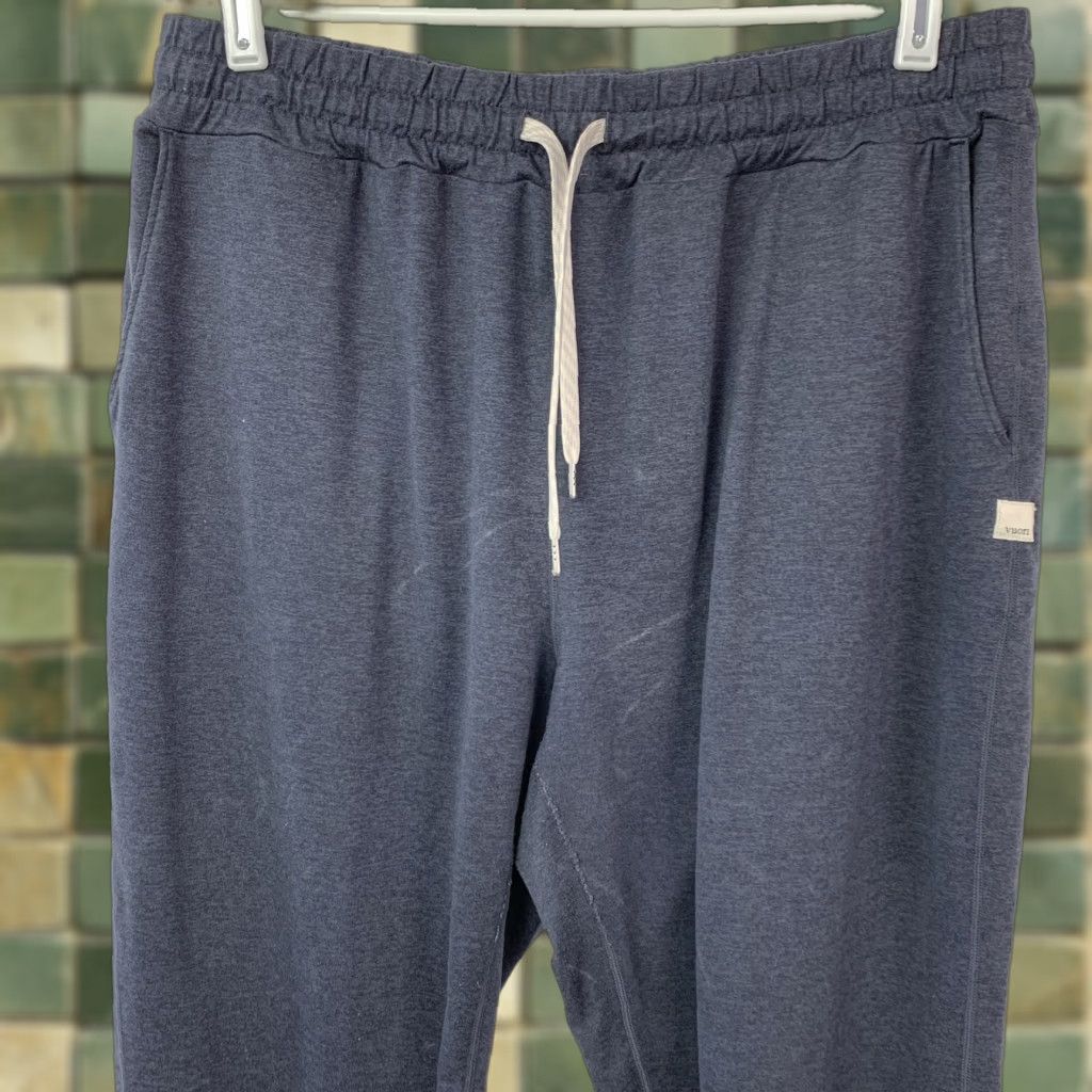 Vuori Vuori Performance Jogger Sweatpants Women's XL Navy Blue Drawstring Elastic Waist Pockets Activewear Athleisure, Gym Training, Running, Yoga Size 40" / US 18 - 1 Thumbnail