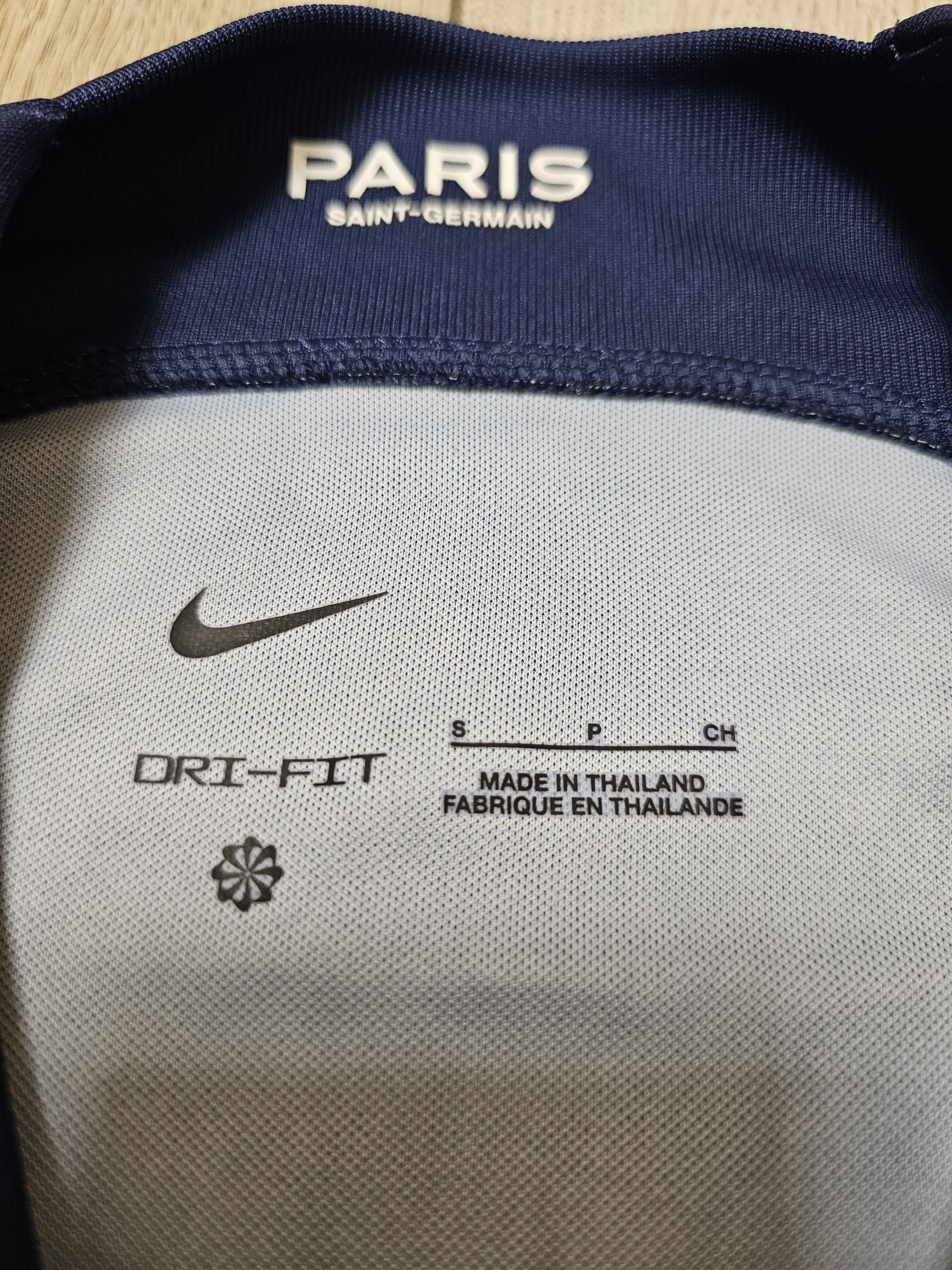 Nike PSG PARIS SAINT-GERMAIN 2024 MBAPPE FOOTBALL SOCCER JERSEY Size US S / EU 44-46 / 1 - 11 Thumbnail